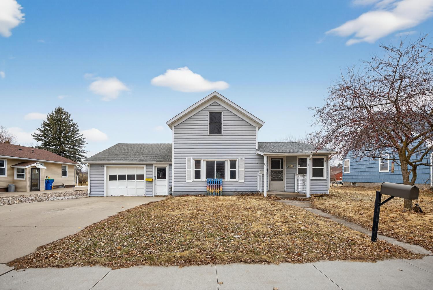 431 E 13th St, Saint Charles, MN 55972