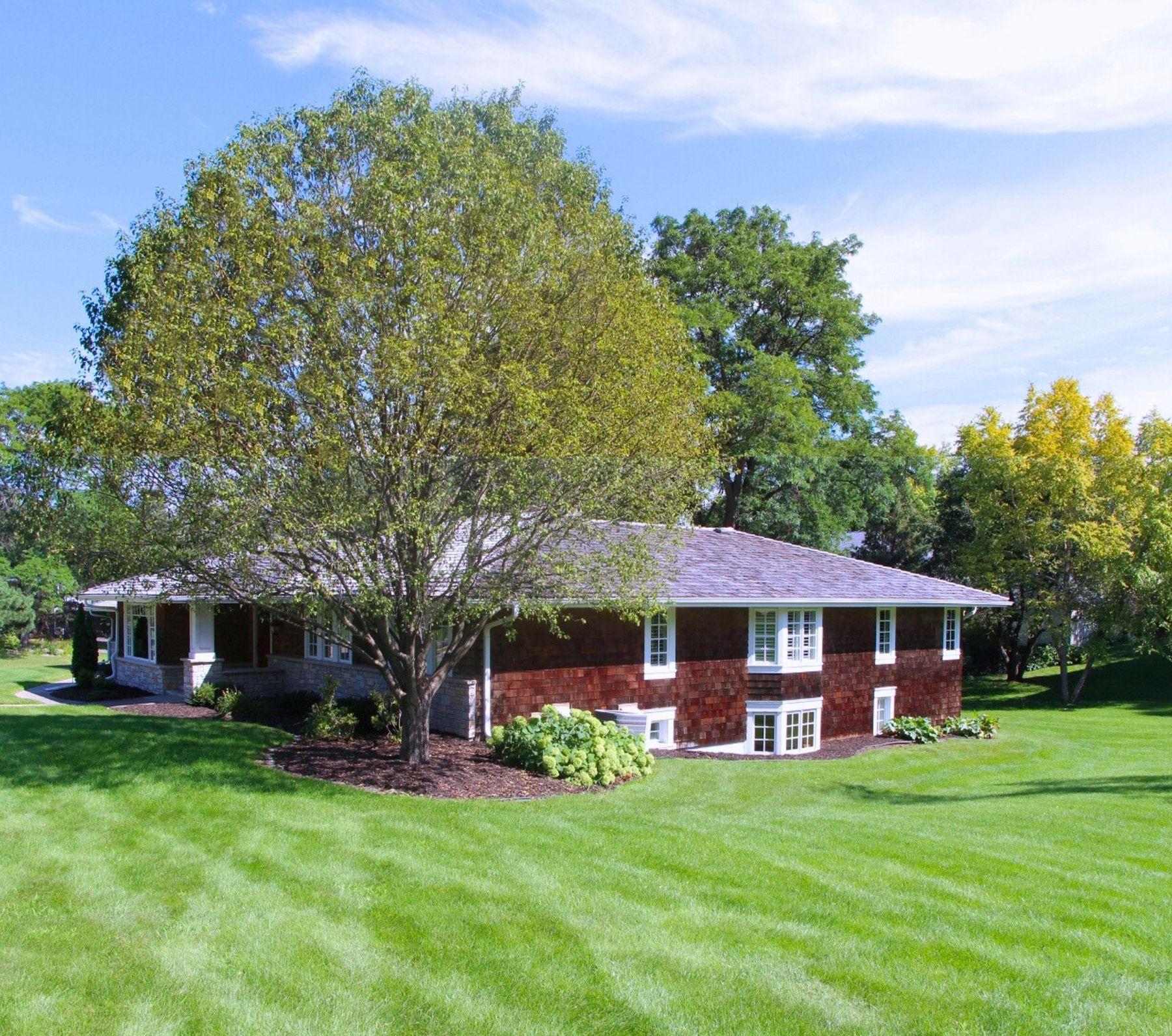 6601 Dovre Dr, Edina, MN 55436