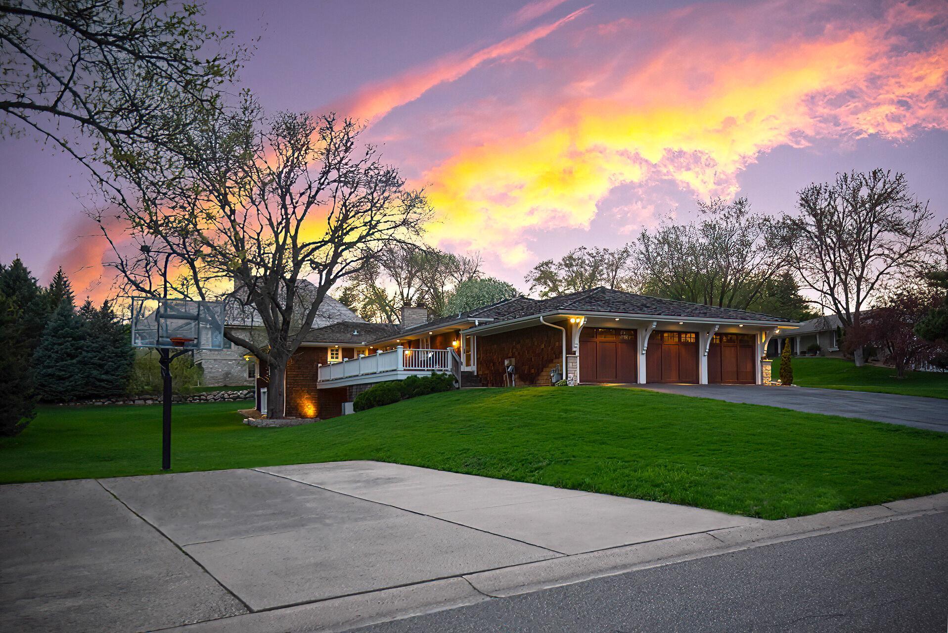 6601 Dovre Dr, Edina, MN 55436