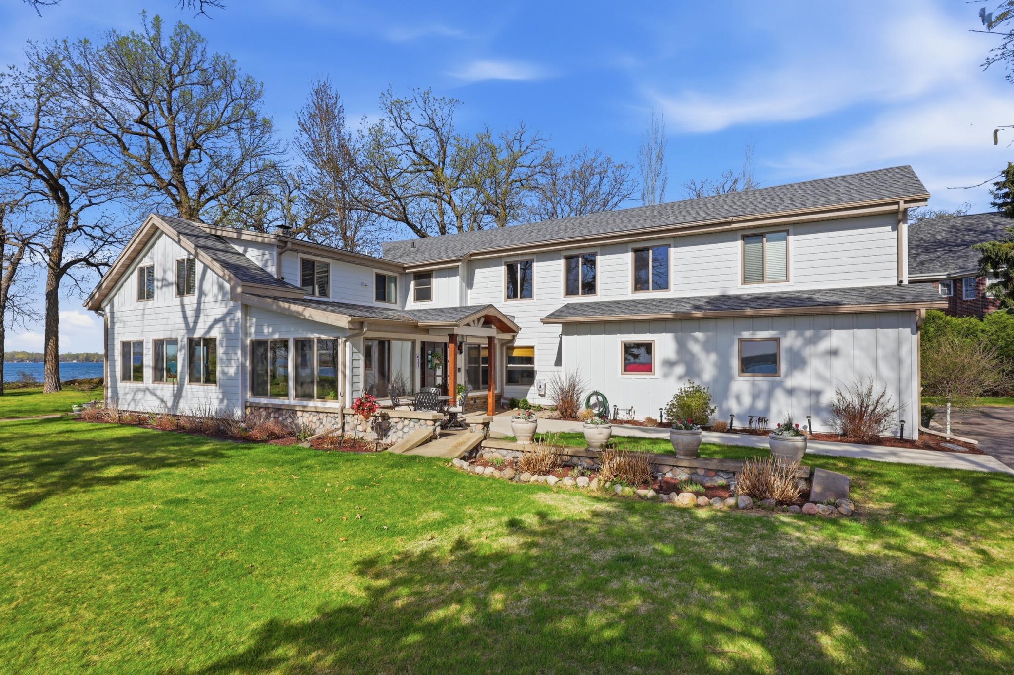 611 N Shore Dr, Detroit Lakes, MN 56501
