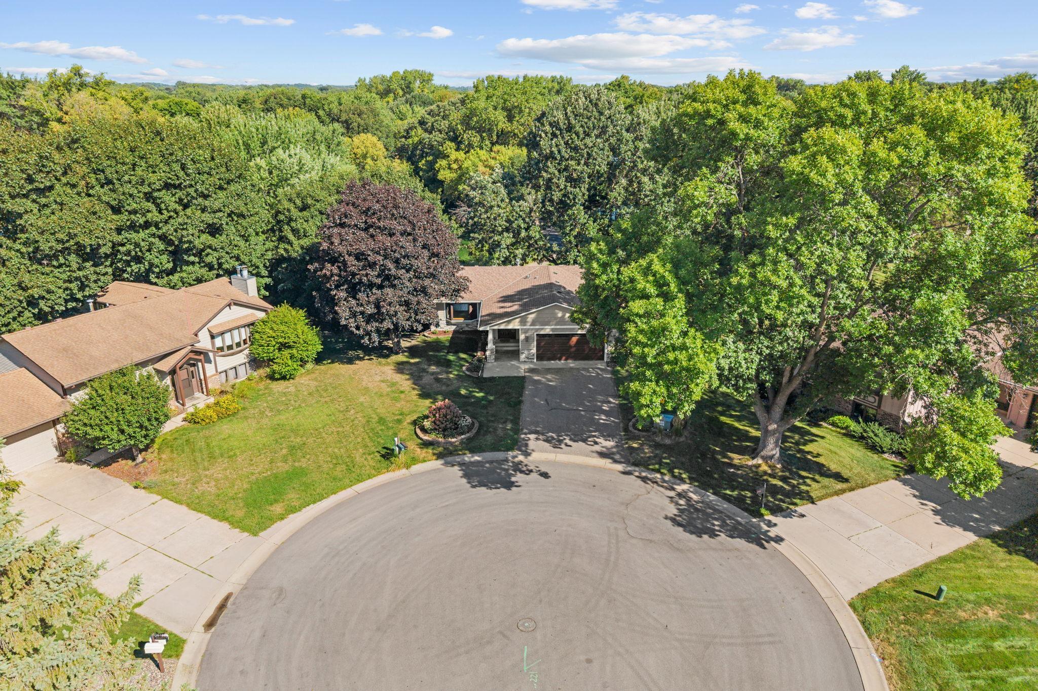 18208 Valley View Rd, Eden Prairie, MN 55346