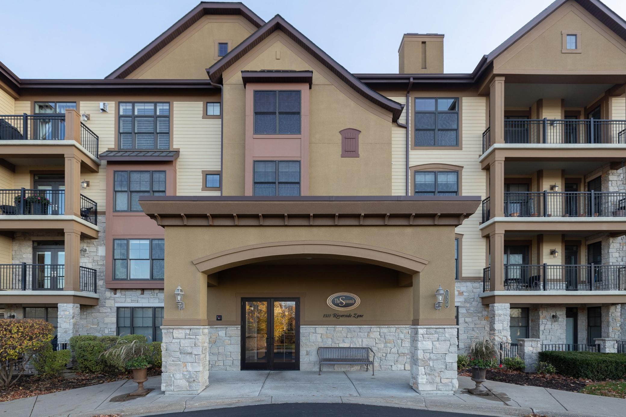 1320 Riverside Ln #200, Mendota Heights, MN 55118