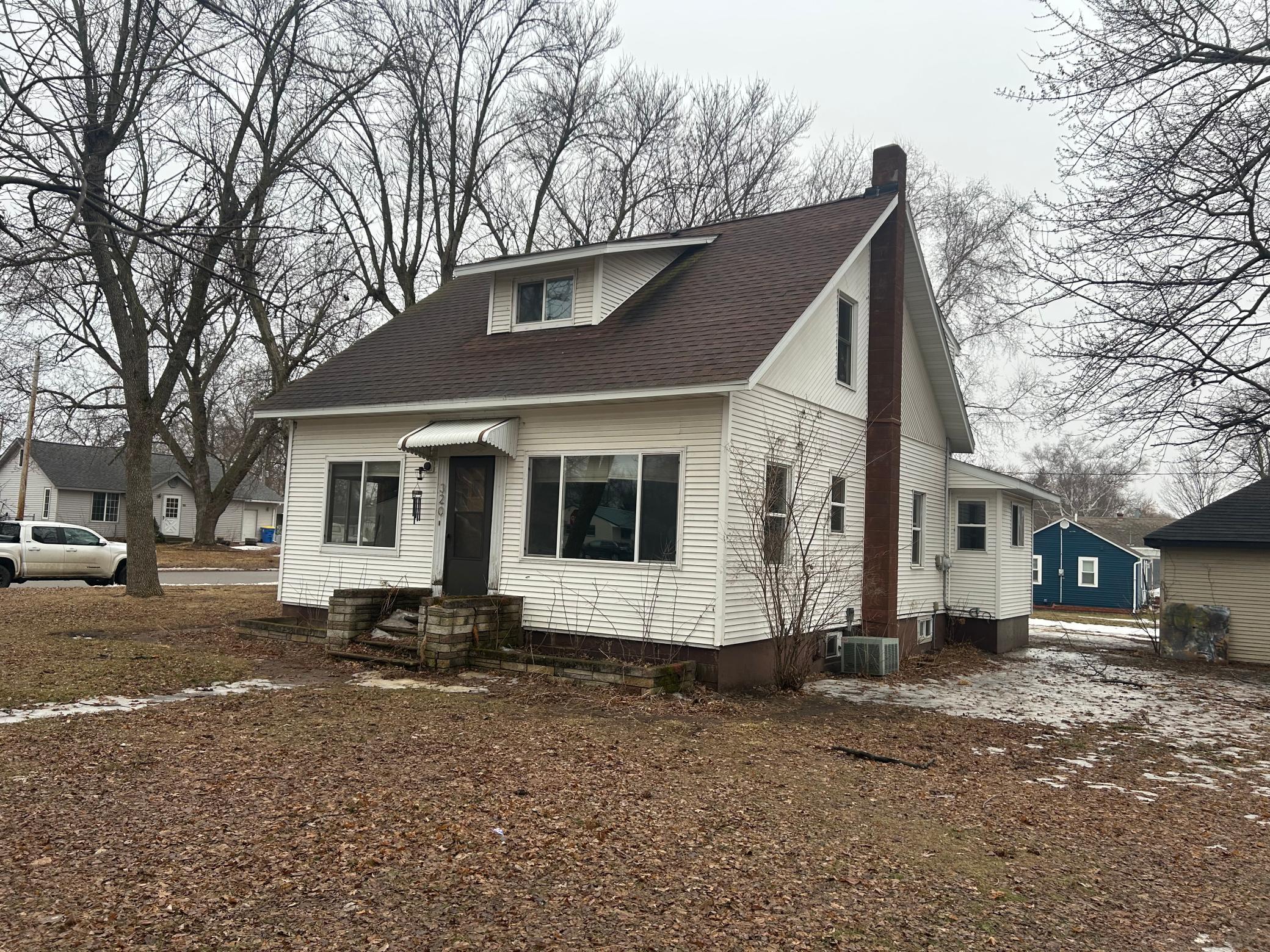 320 S Mccornell Ave, Parkers Prairie, MN 56361