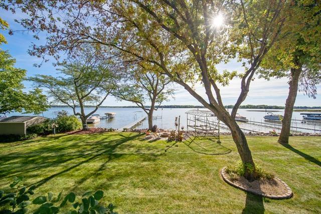 8839 N Shore Trl N, Forest Lake, MN 55025