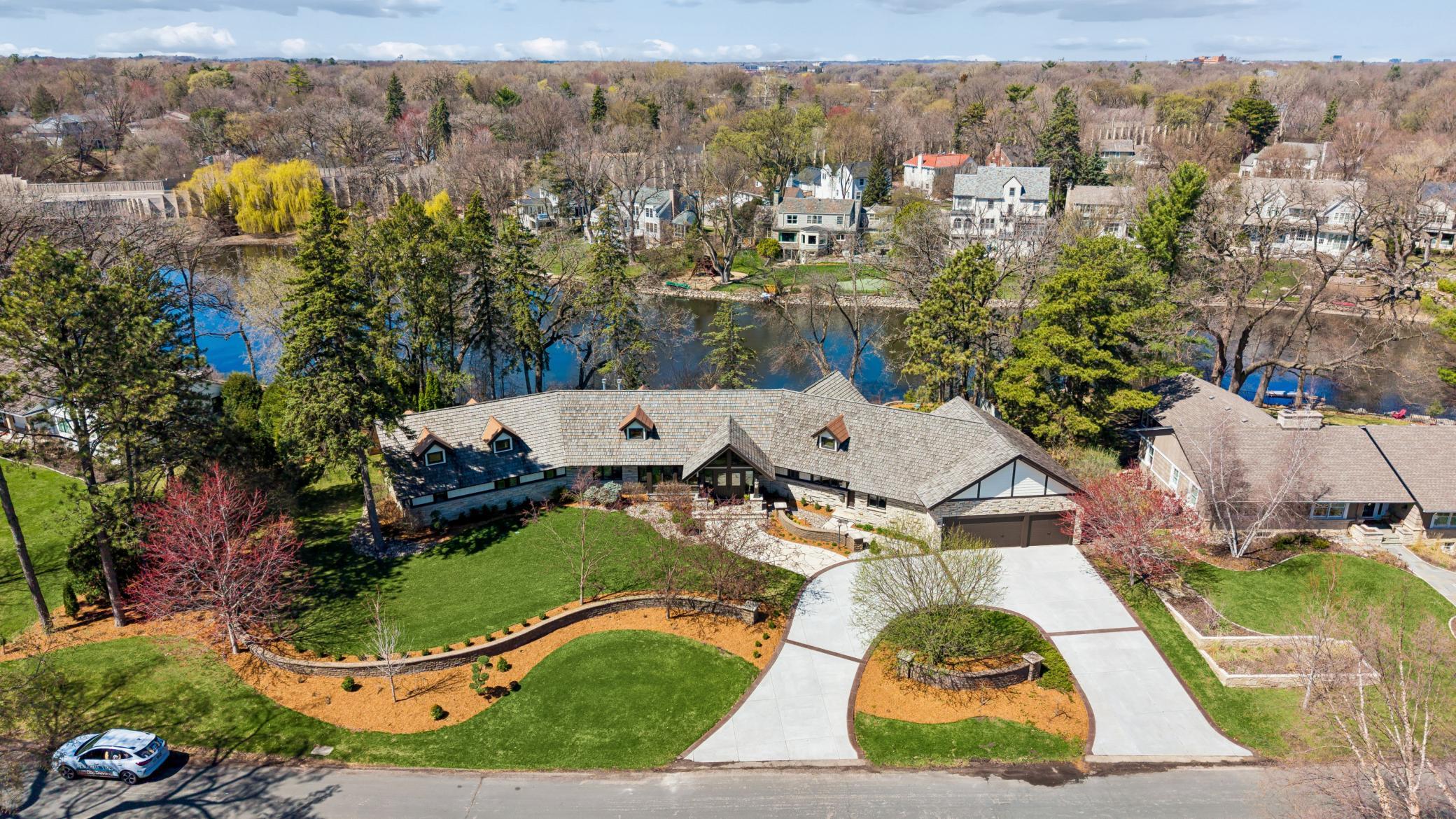 4812 W Sunnyslope Rd, Edina, MN 55424