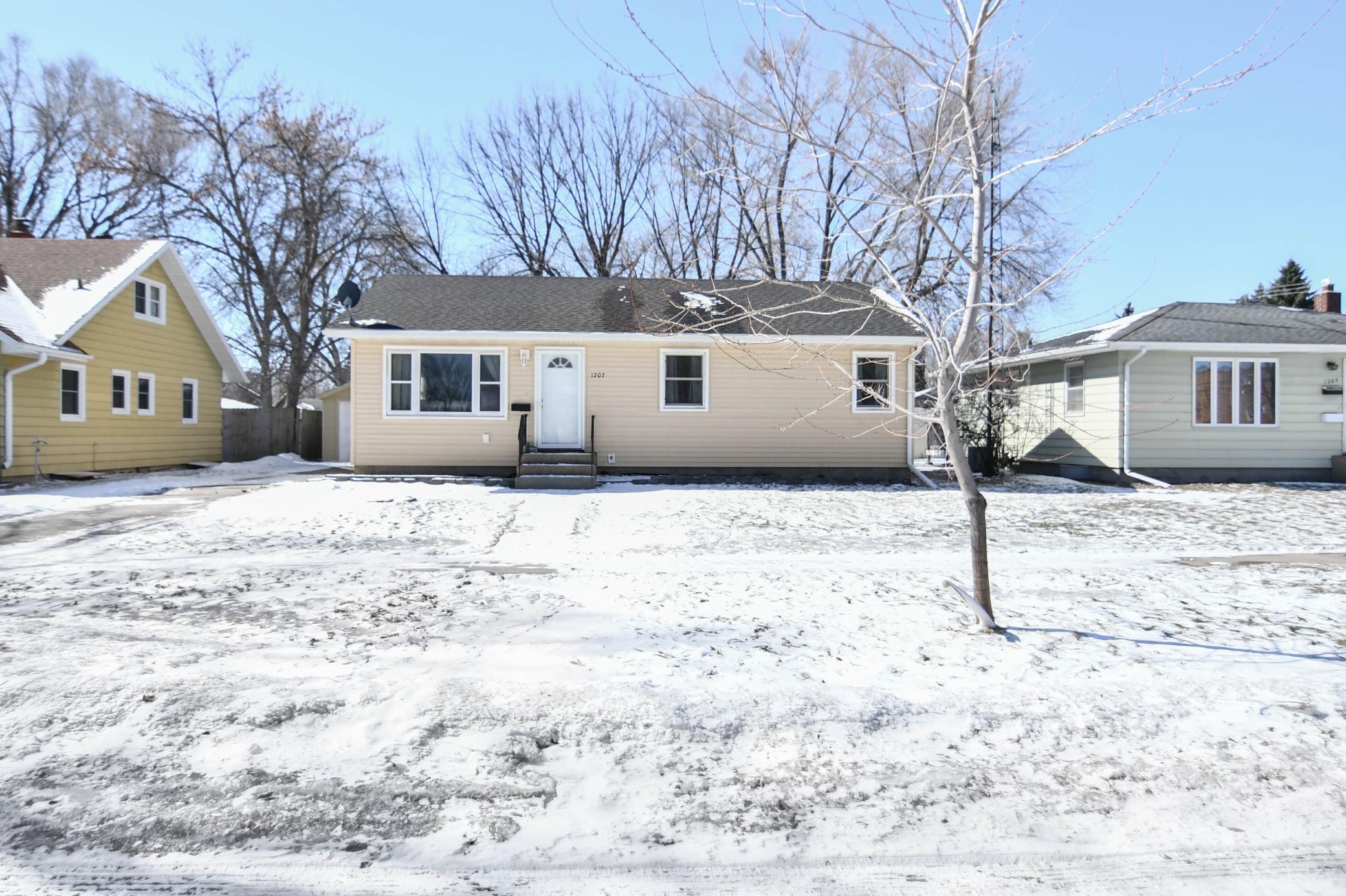 1207 19th St S, Moorhead, MN 56560