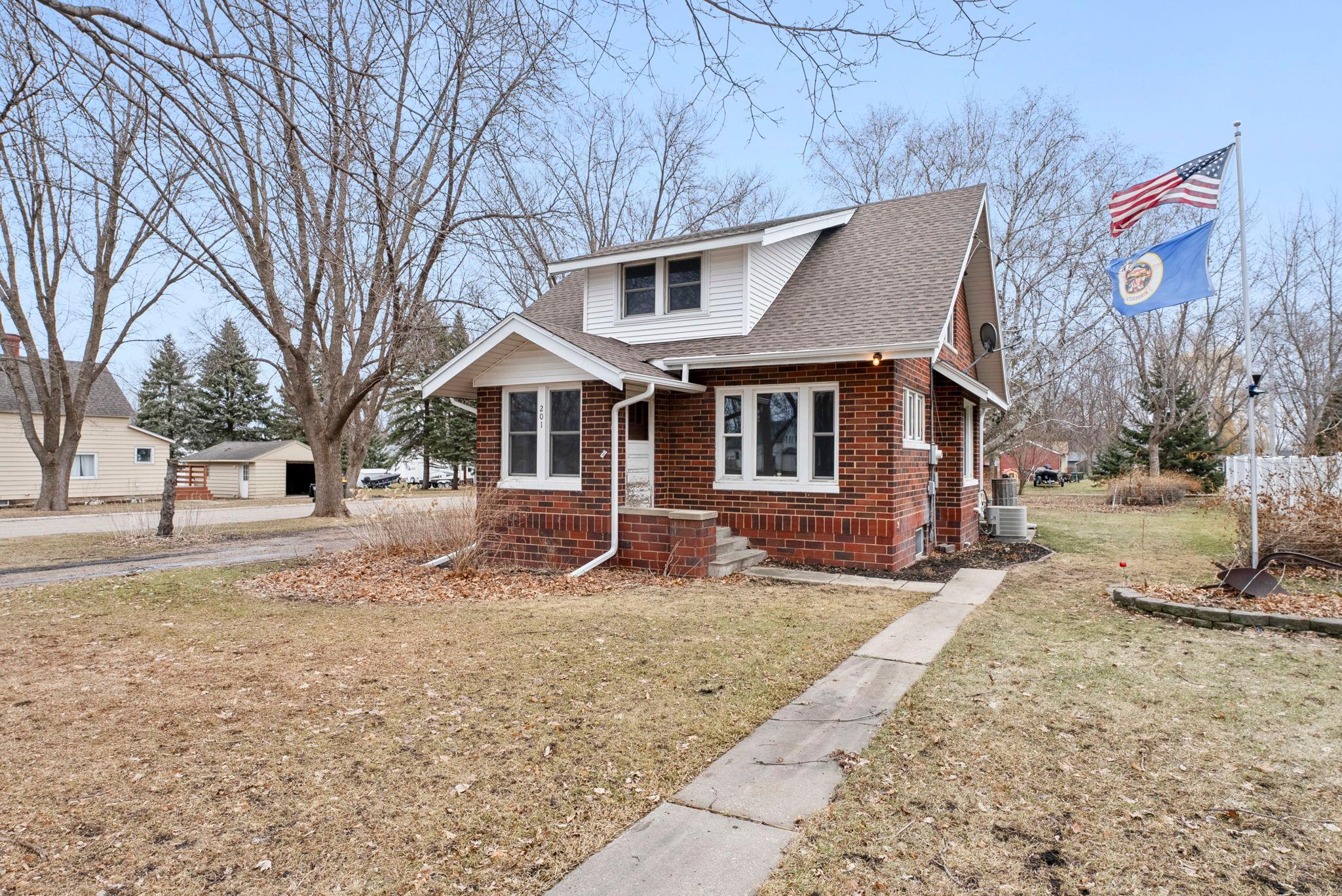 201 3rd St S, Raymond, MN 56282