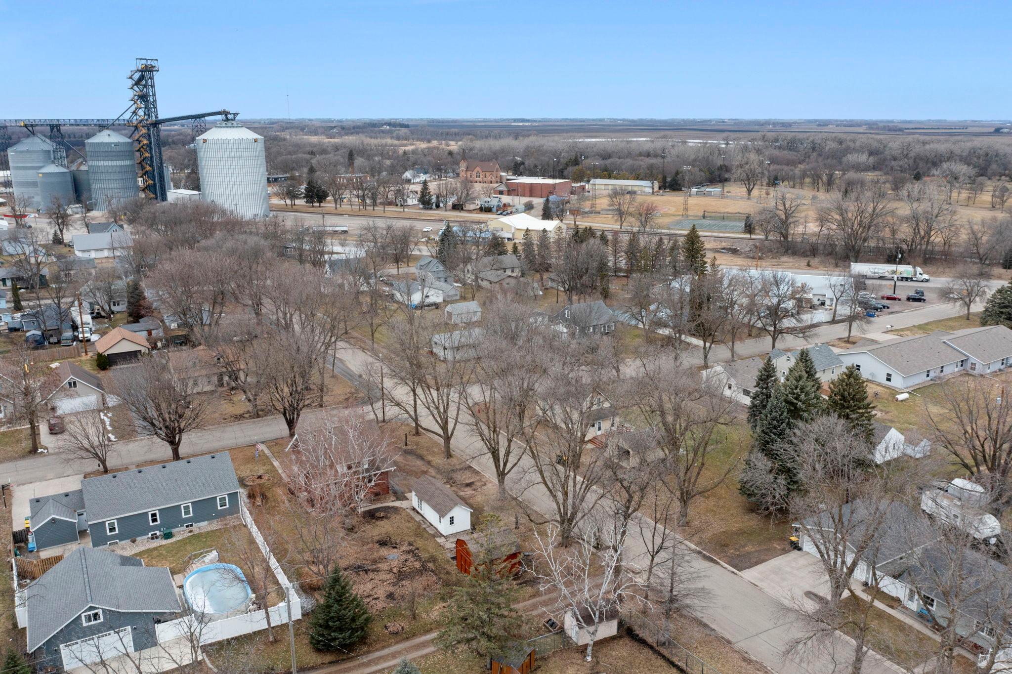 201 3rd St S, Raymond, MN 56282