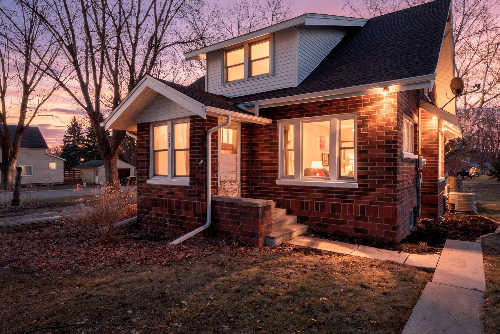201 3rd St S, Raymond, MN 56282