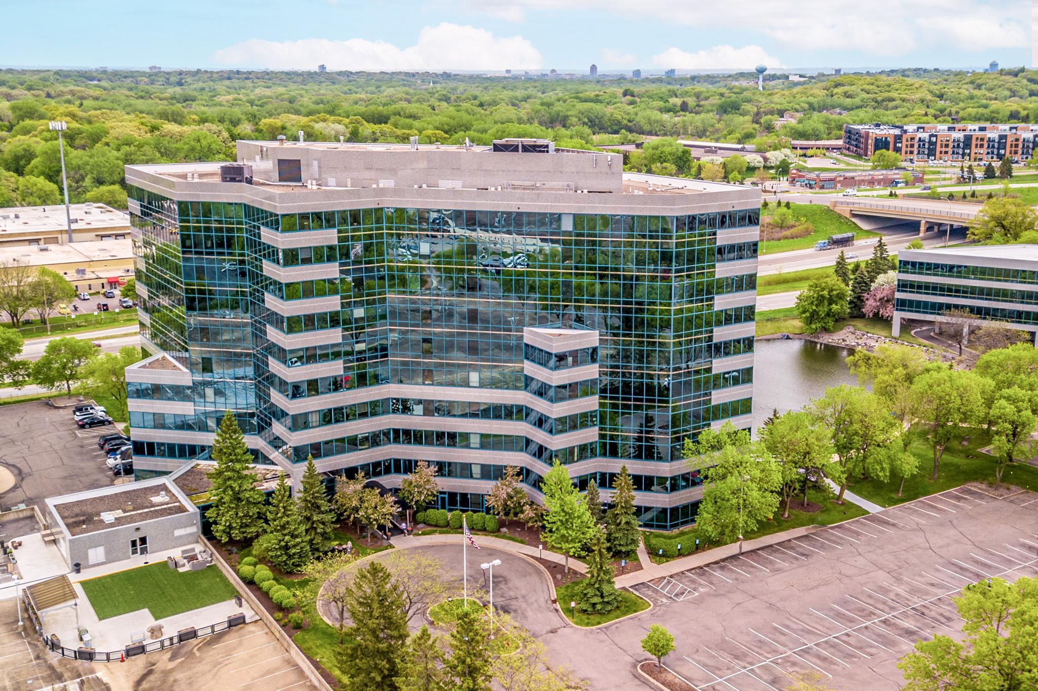 5601 Smetana Dr #813, Minnetonka, MN 55343