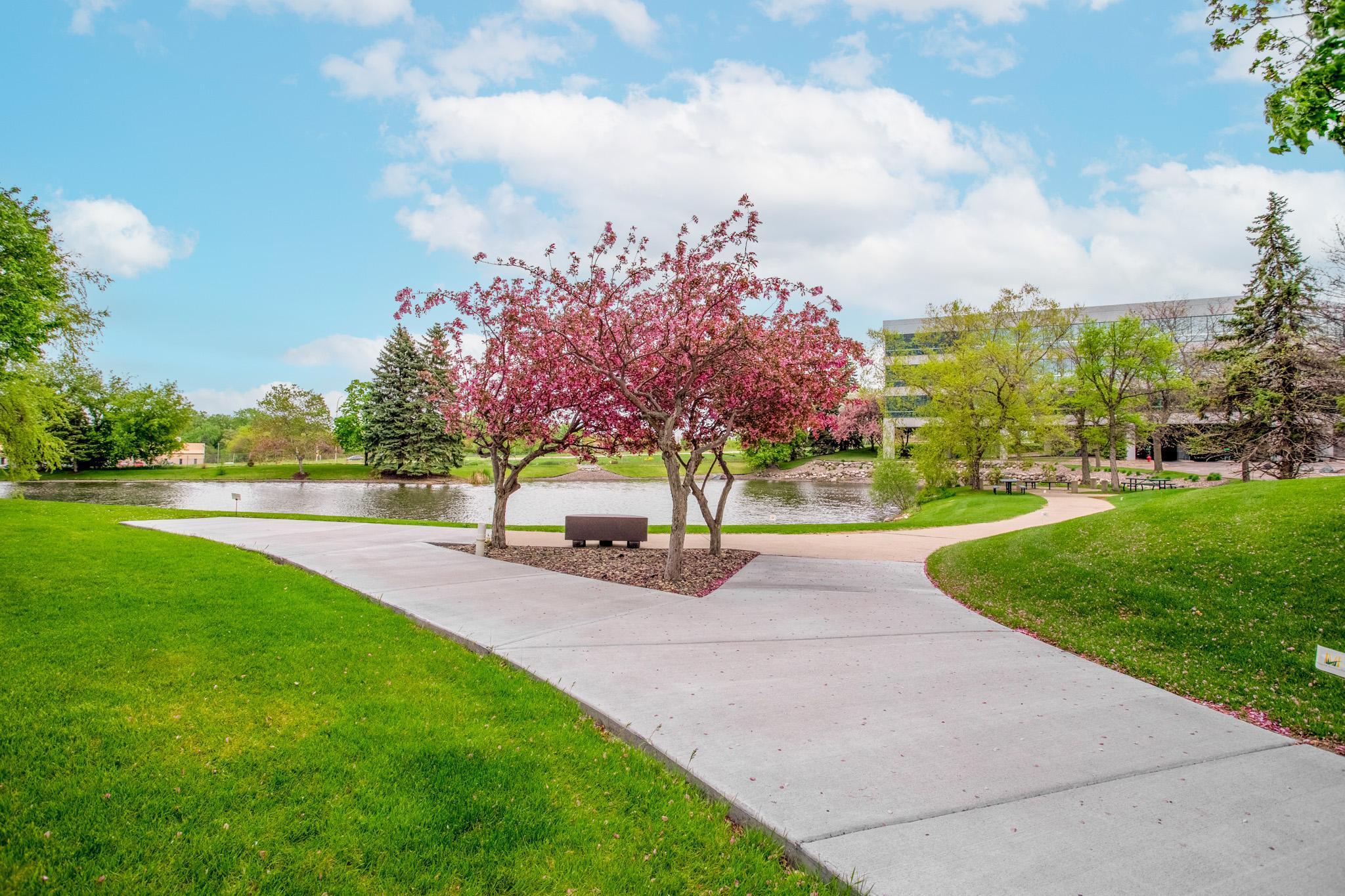 5601 Smetana Dr #813, Minnetonka, MN 55343
