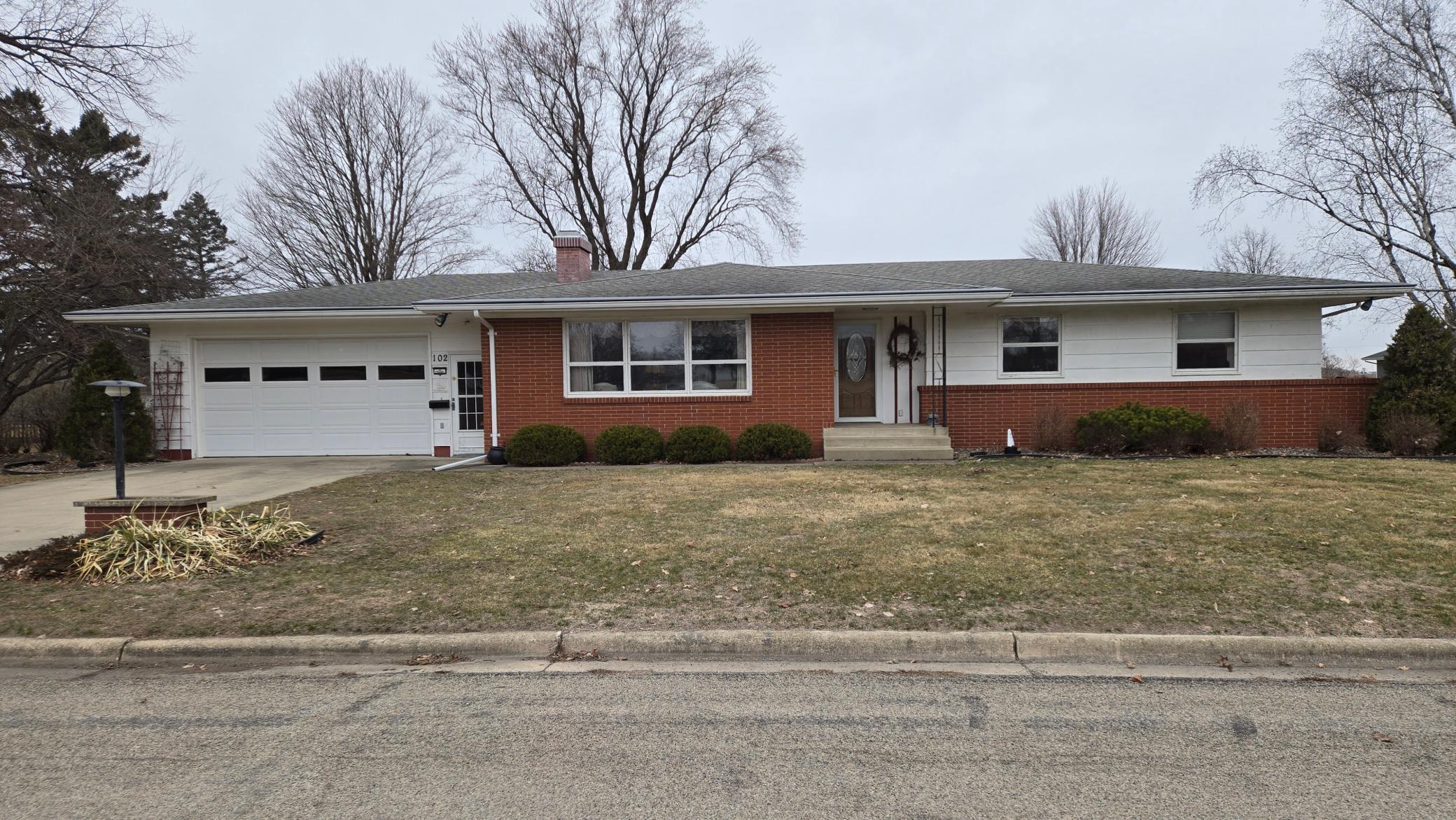 102 Thill Dr E, Rose Creek, MN 55970