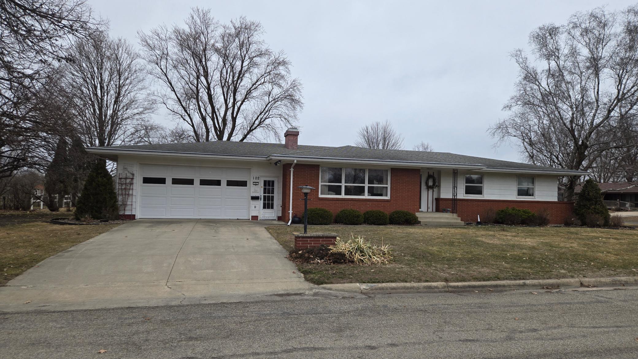 102 Thill Dr E, Rose Creek, MN 55970