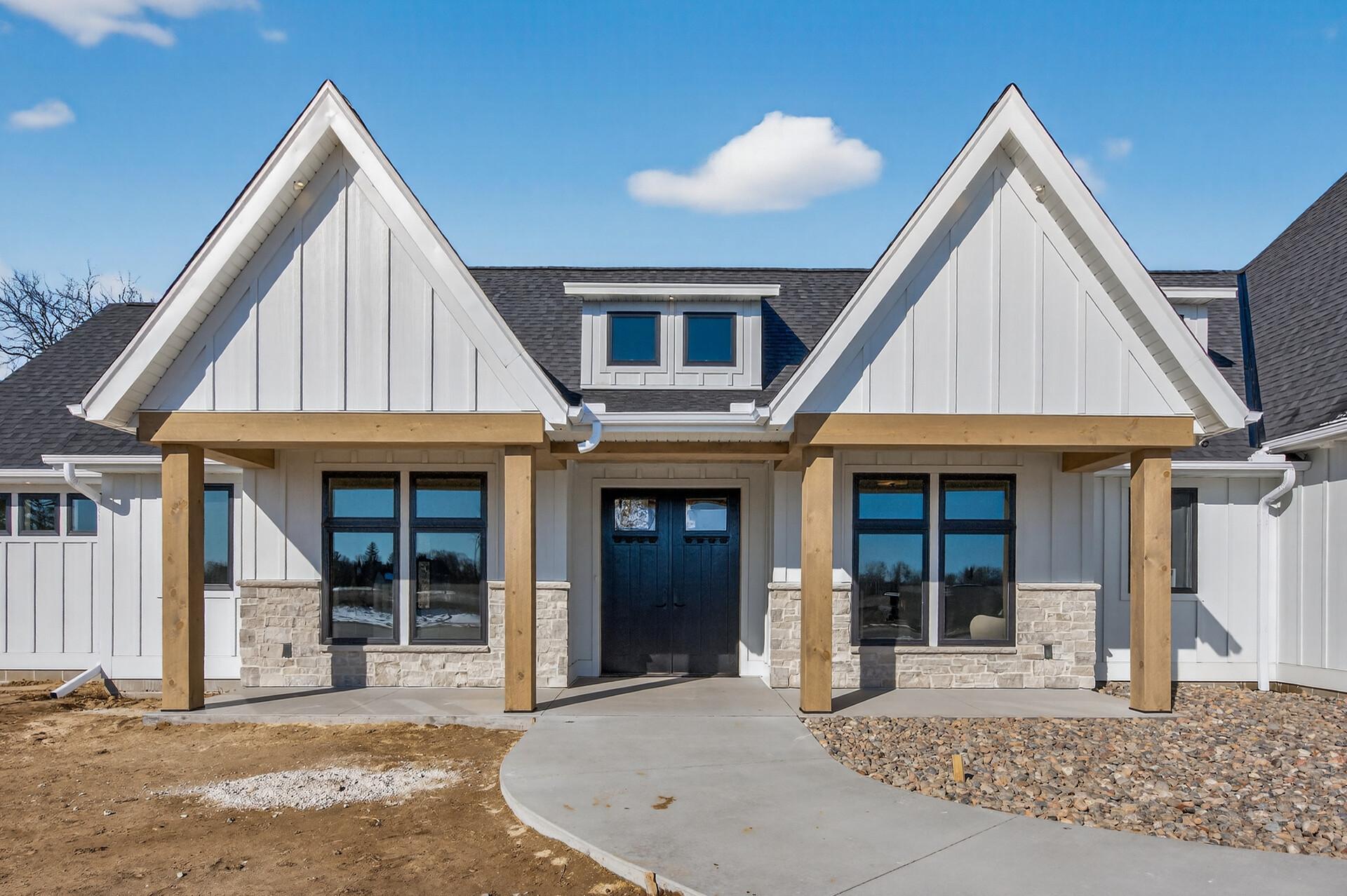 18071 Urbank St NE, Ham Lake, MN 55304