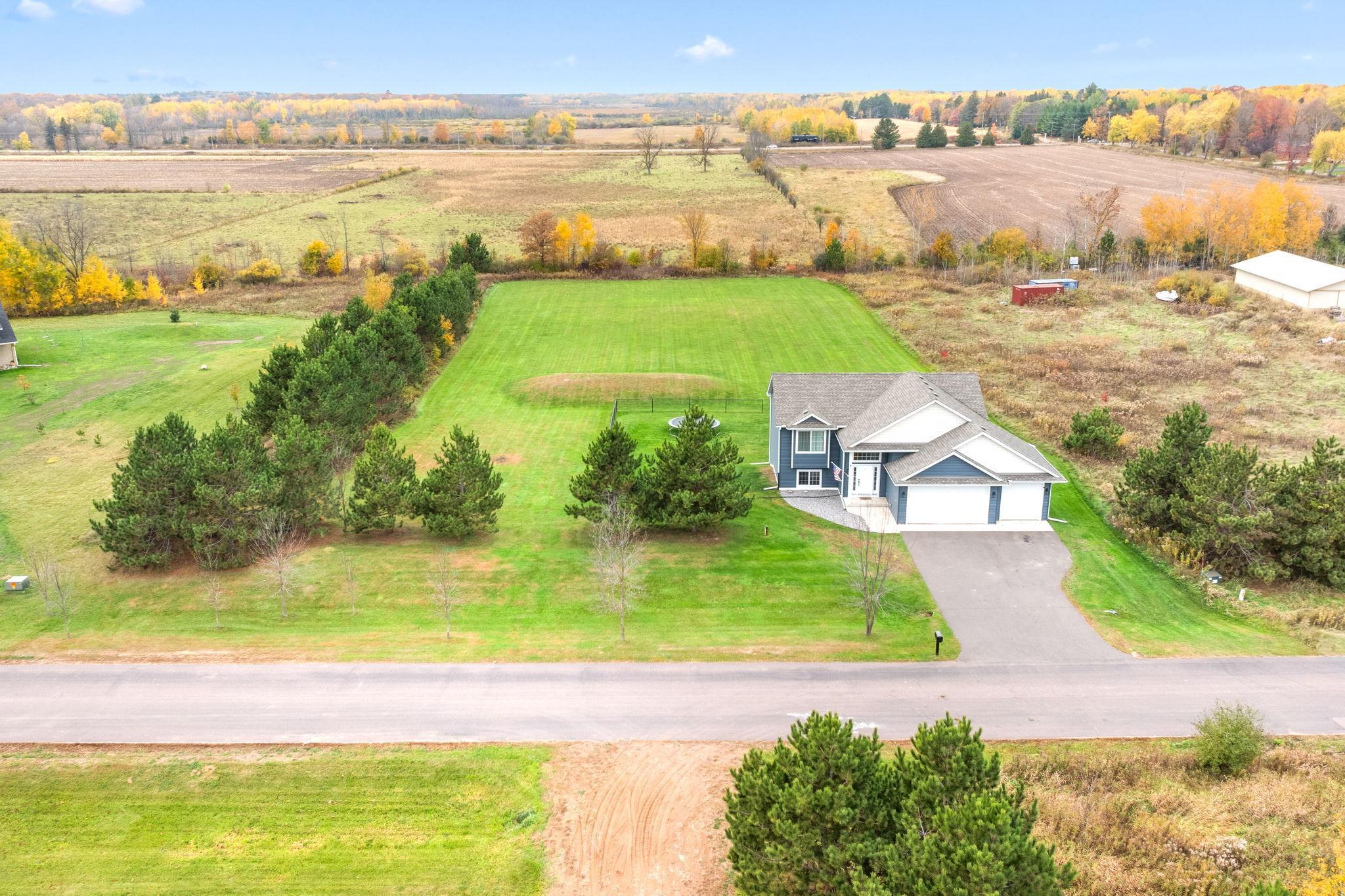 1325 Carriage Hill Dr, Hinckley, MN 55037