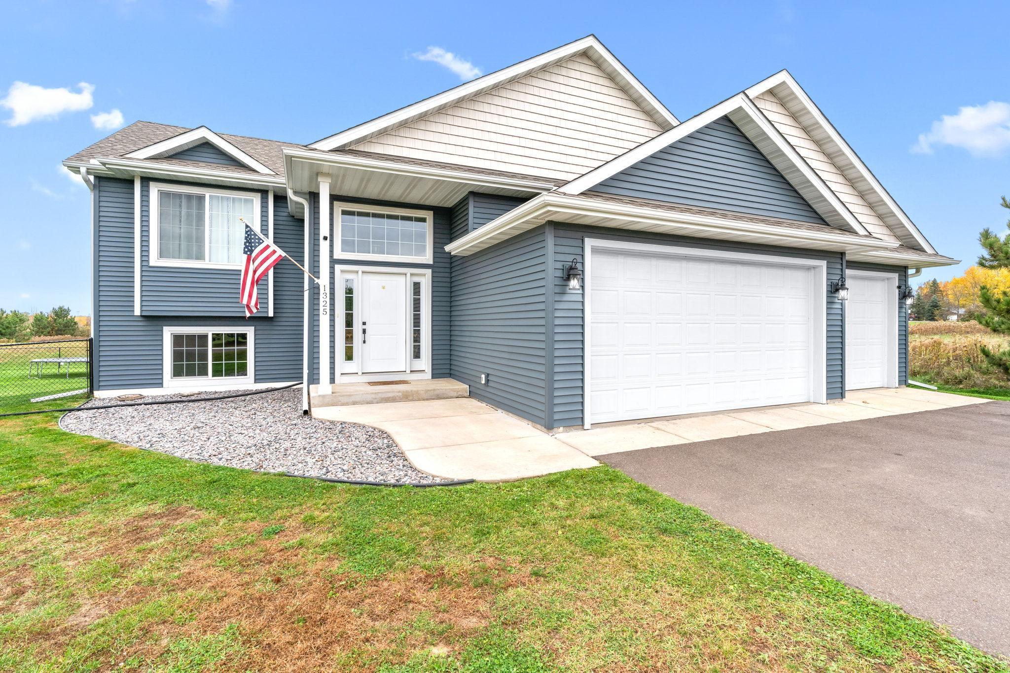 1325 Carriage Hill Dr, Hinckley, MN 55037