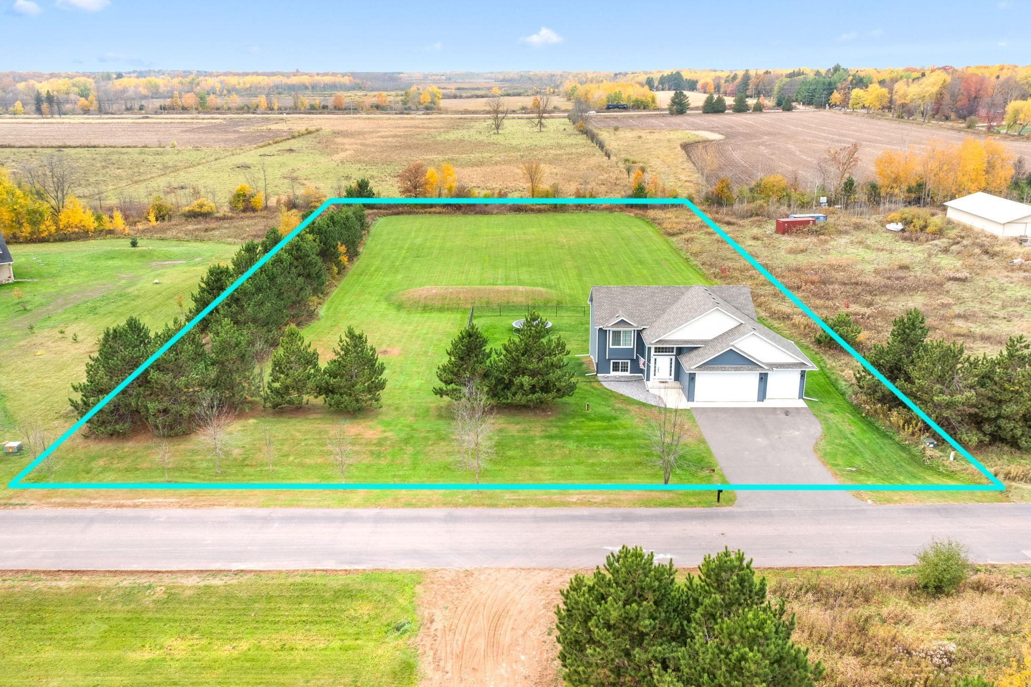1325 Carriage Hill Dr, Hinckley, MN 55037