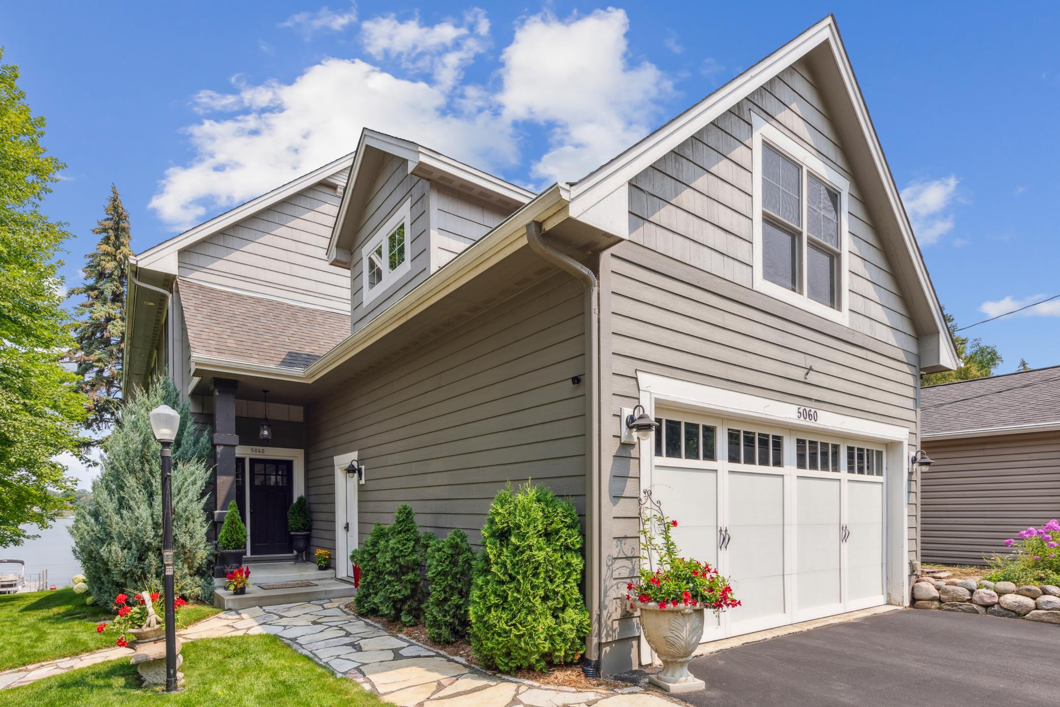 5060 Edgewater Dr, Mound, MN 55364