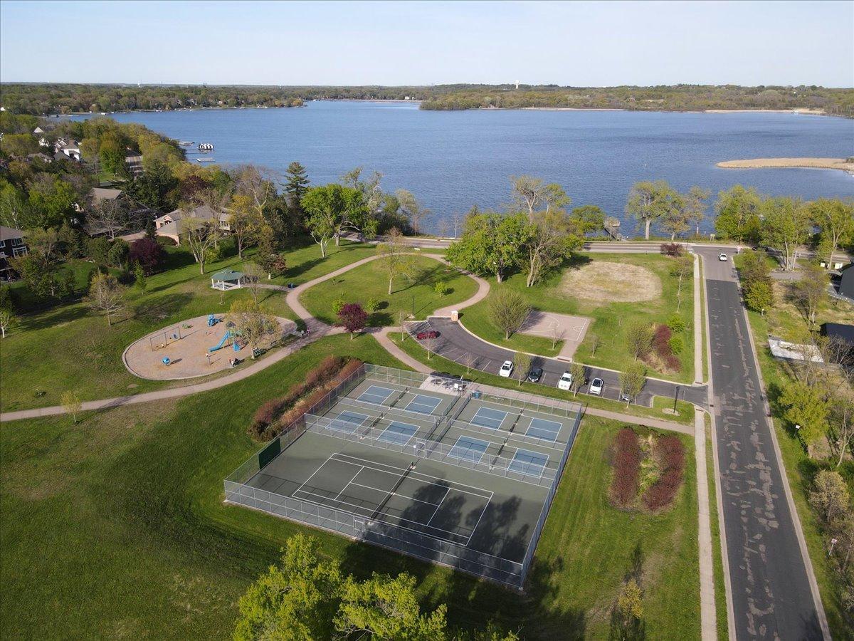 4167 Hallgren Ln, Excelsior, MN 55331