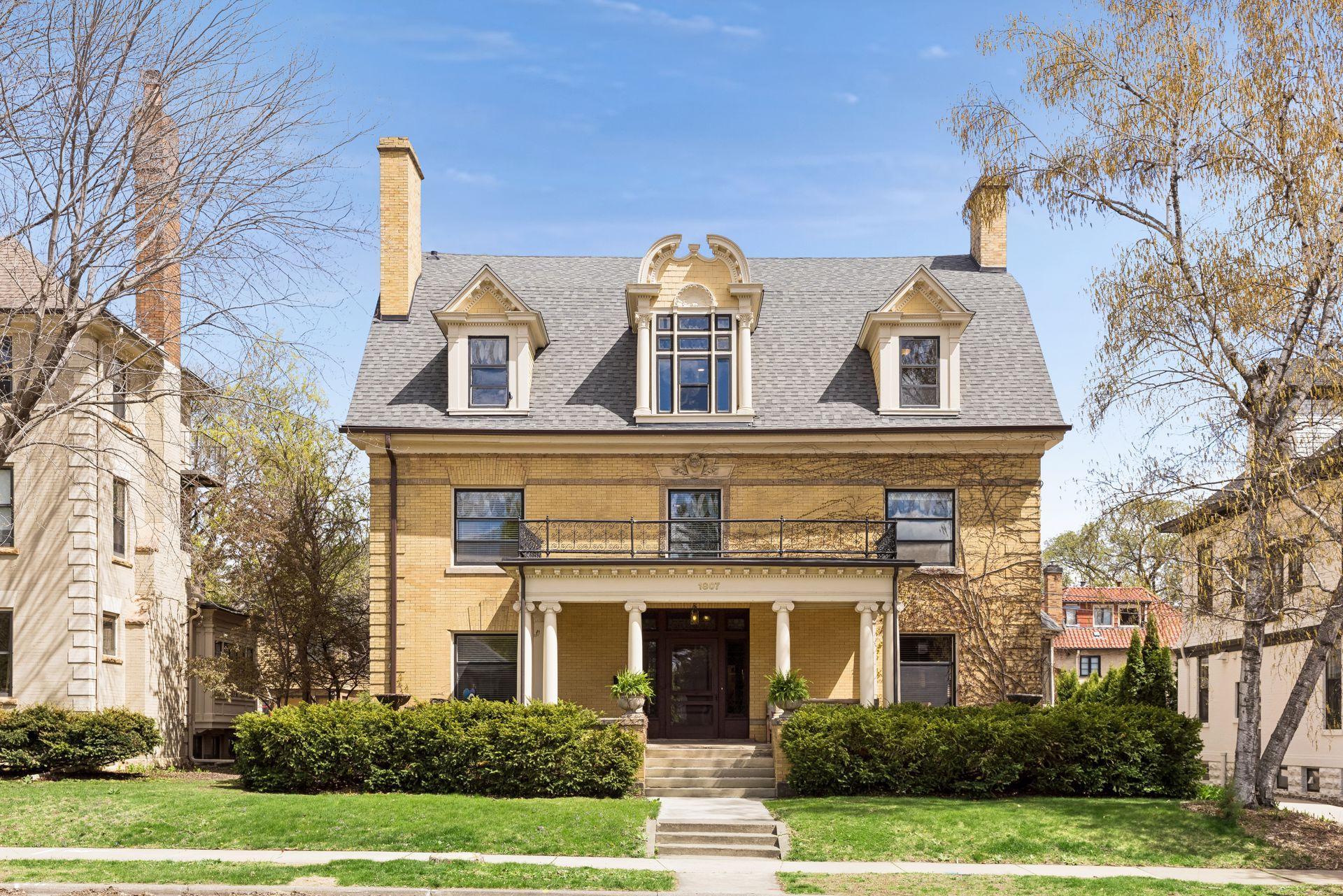 1807 Dupont Ave S, Minneapolis, MN 55403