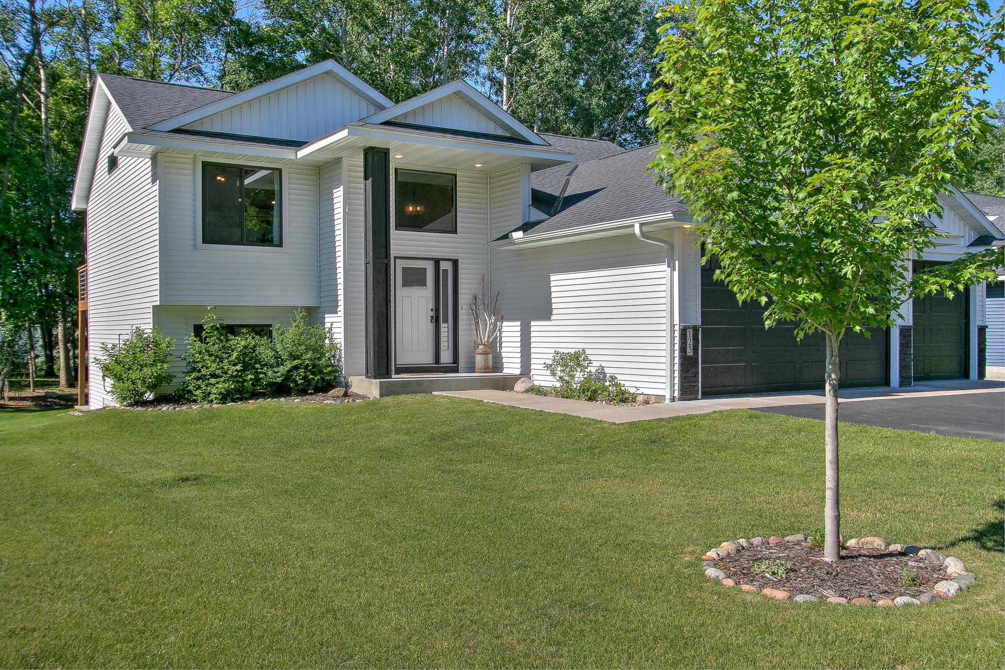 123 20th Ave SW, Cambridge, MN 55008