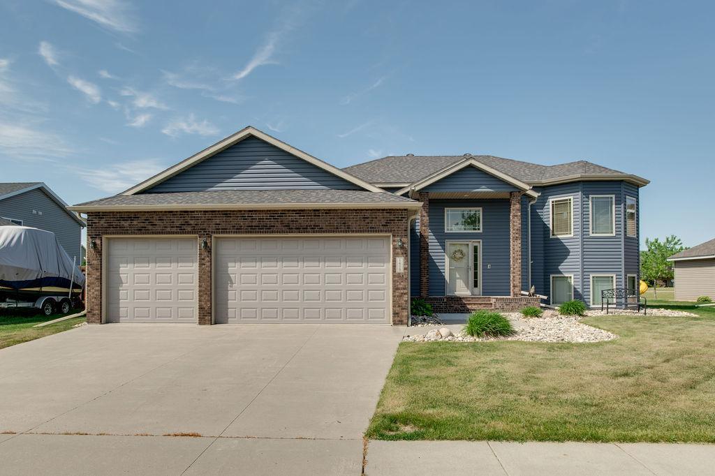 1610 42nd Ave S, Moorhead, MN 56560