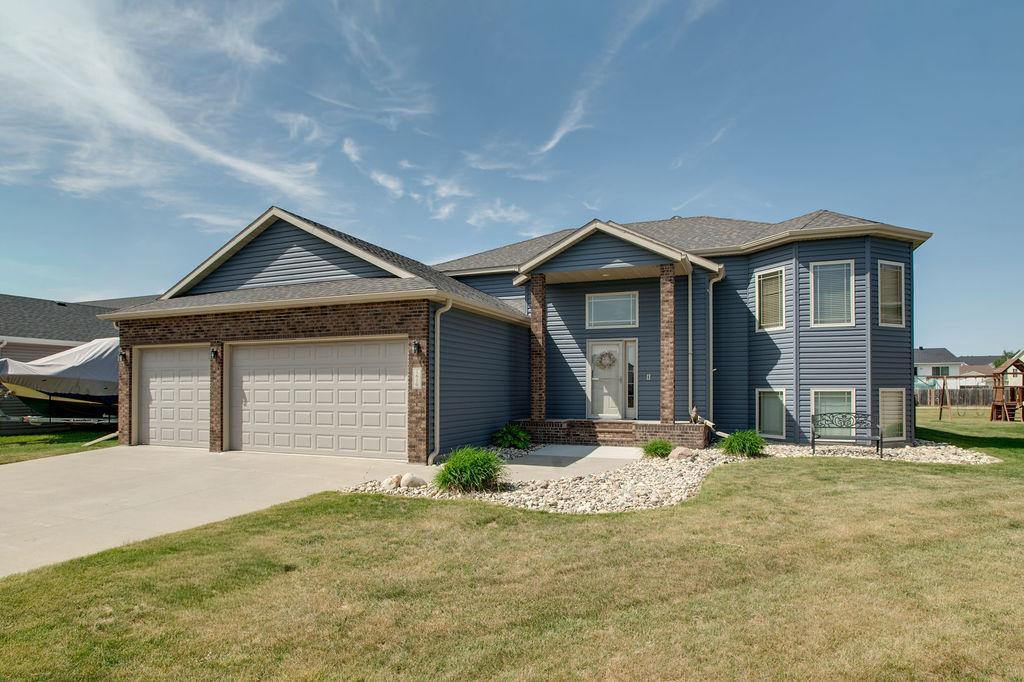 1610 42nd Ave S, Moorhead, MN 56560