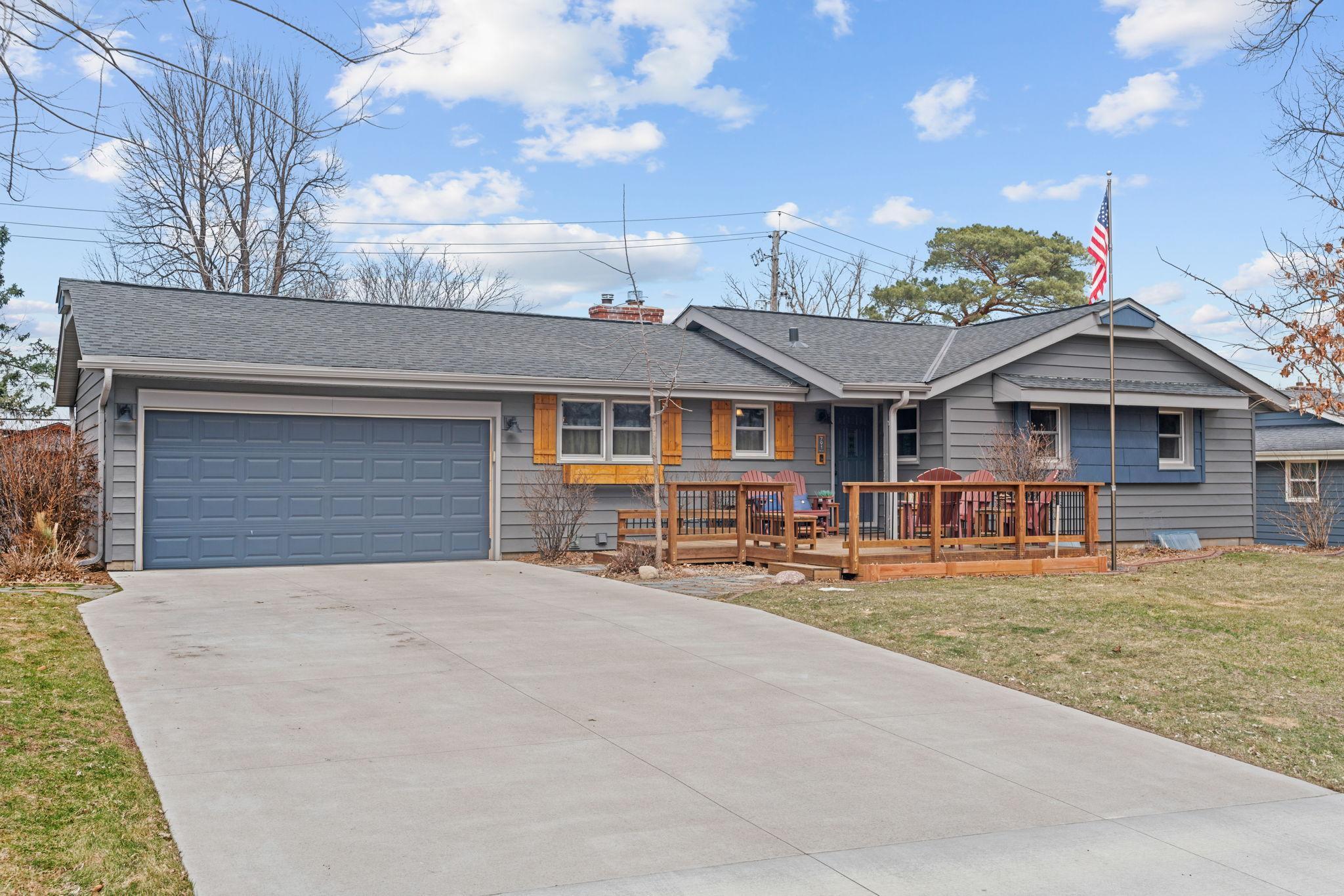 791 Creek Ave, Mendota Heights, MN 55120