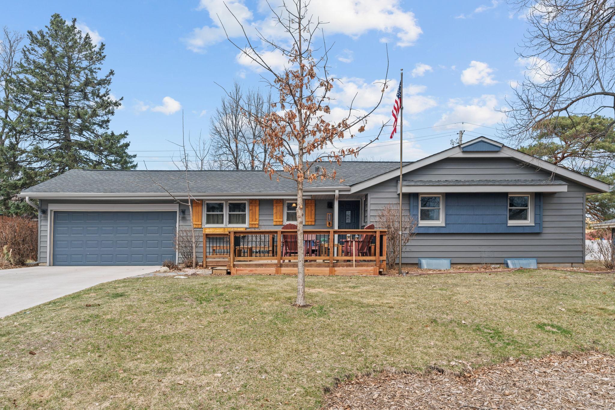 791 Creek Ave, Mendota Heights, MN 55120