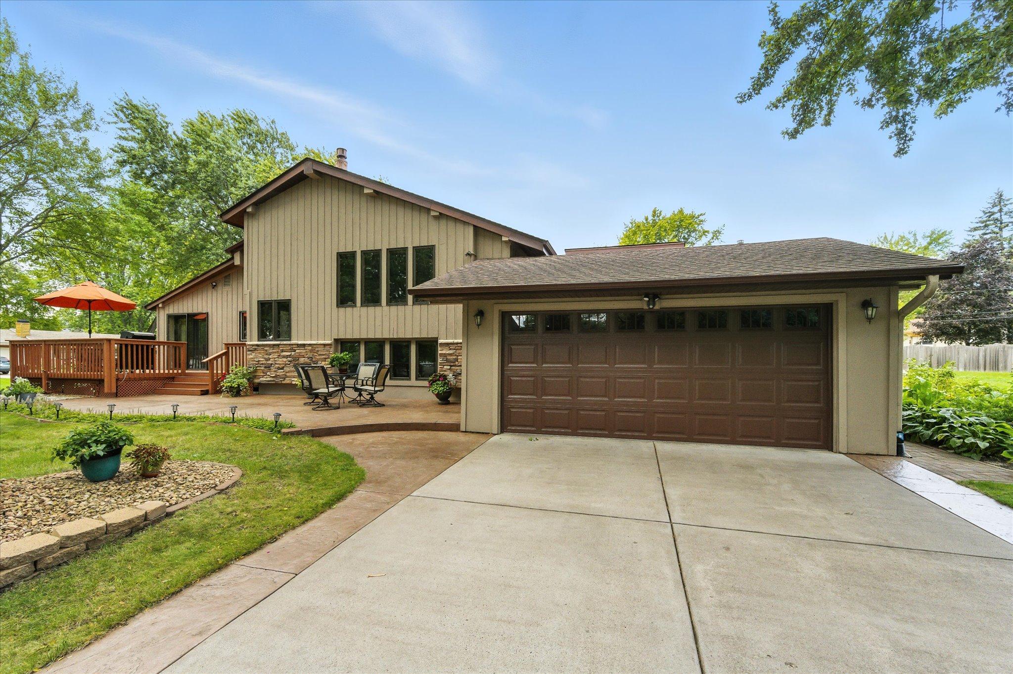 8100 Wynnwood Rd, Golden Valley, MN 55427