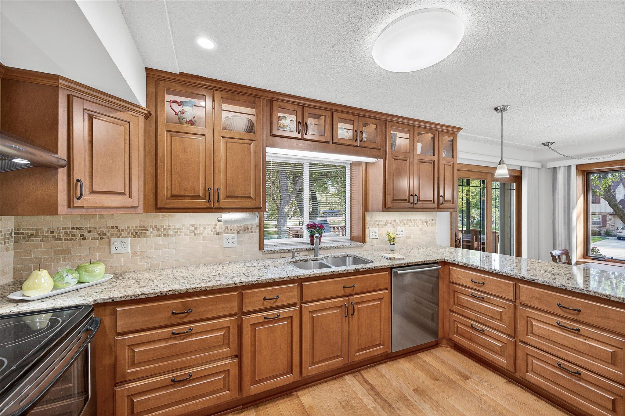 8100 Wynnwood Rd, Golden Valley, MN 55427
