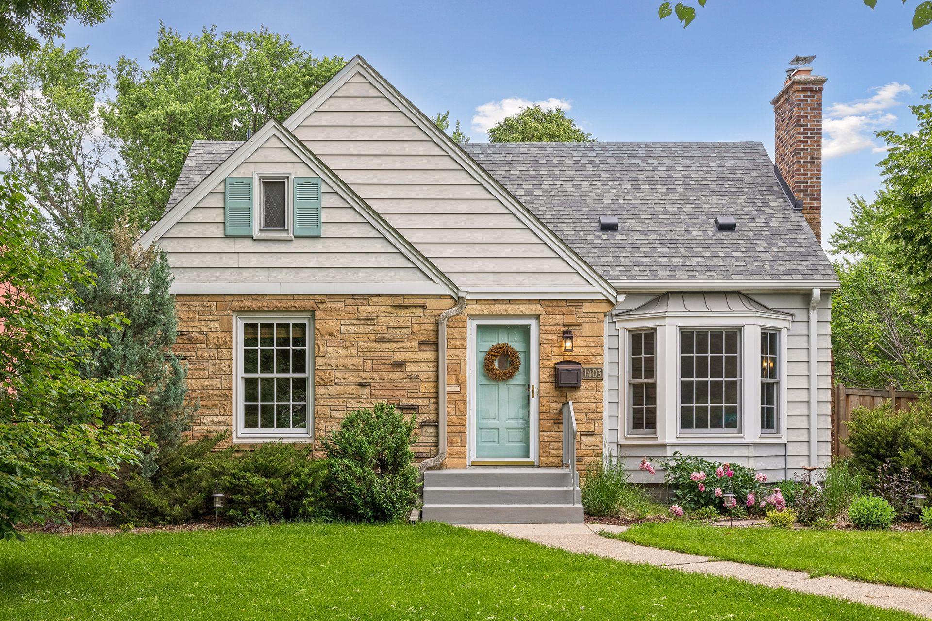 1403 California Ave W, Falcon Heights, MN 55108