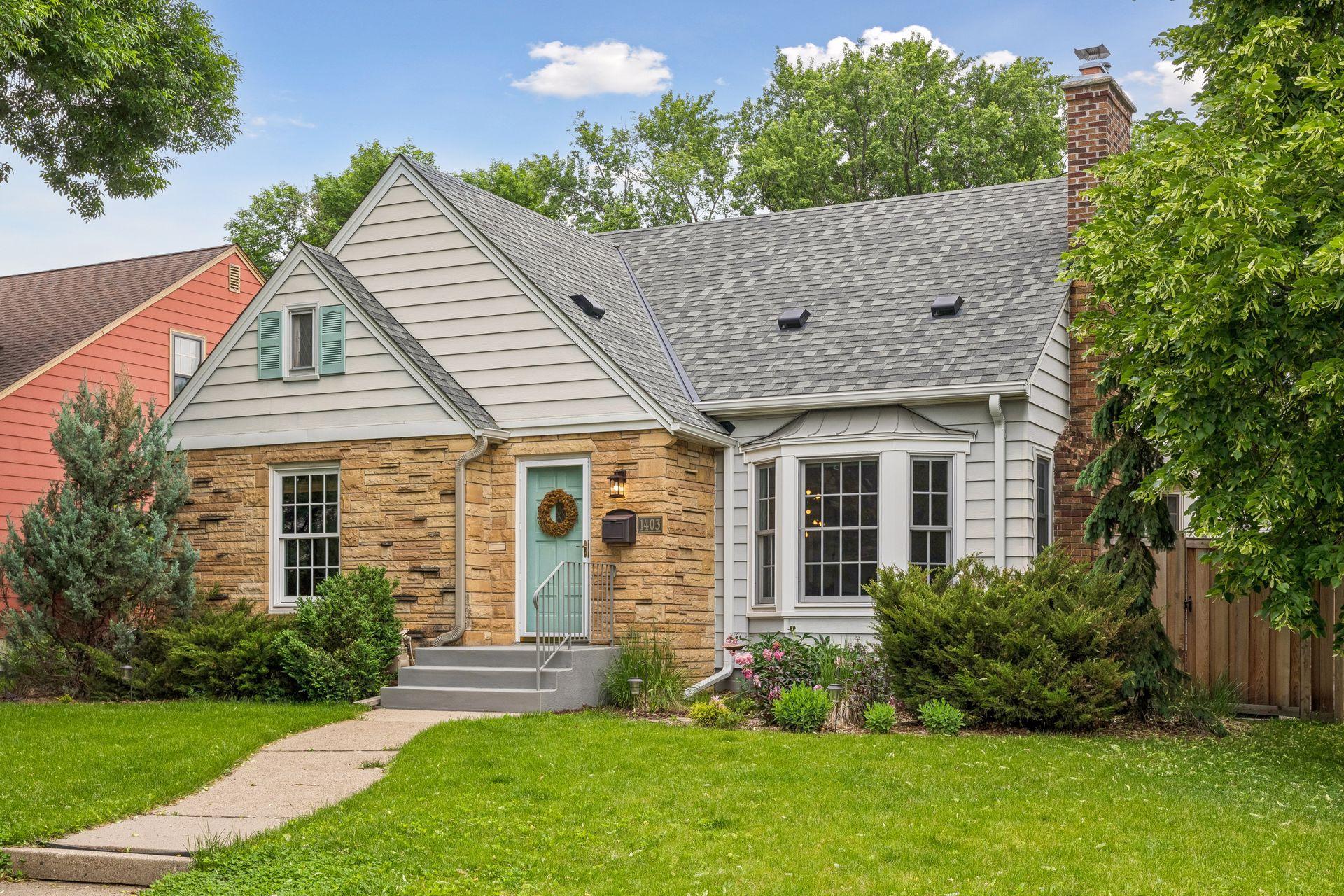 1403 California Ave W, Falcon Heights, MN 55108