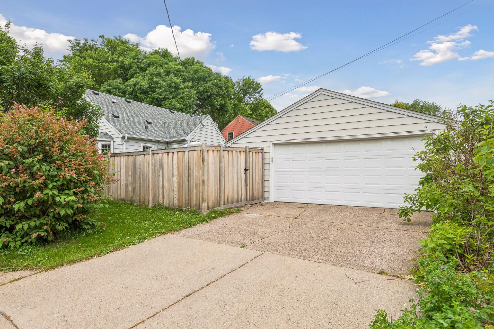 1403 California Ave W, Falcon Heights, MN 55108