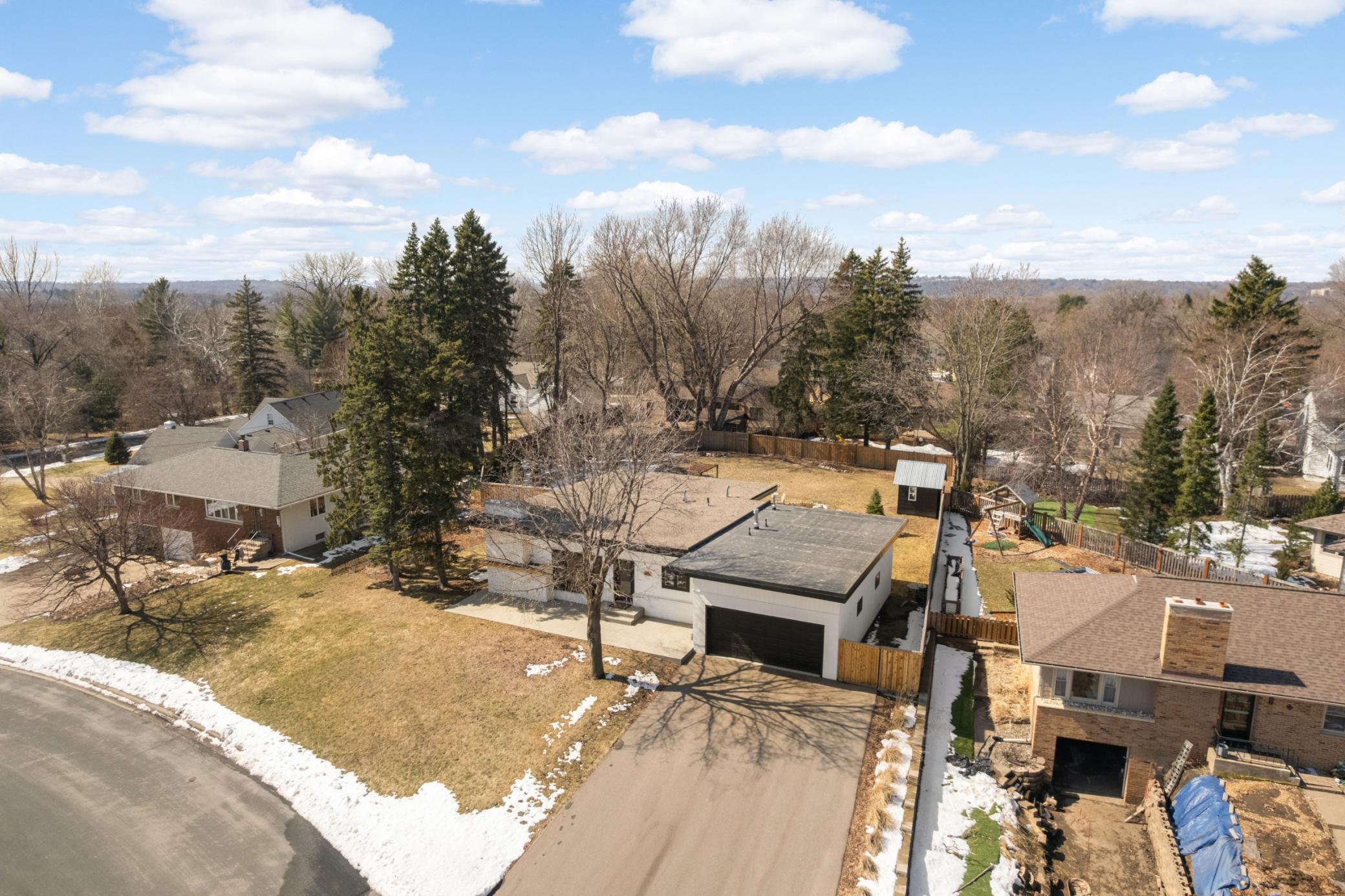 1057 Esther Ln, Mendota Heights, MN 55118