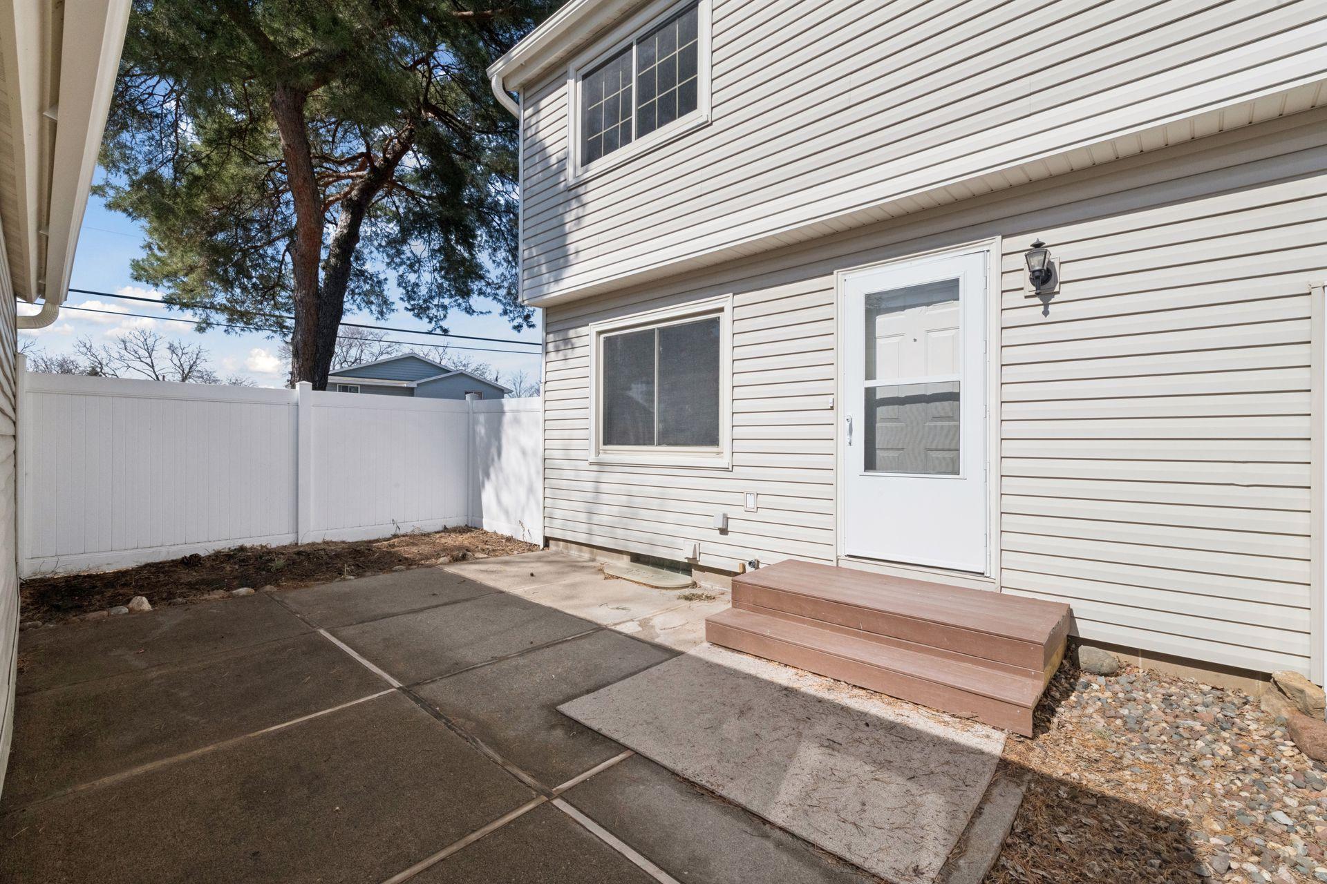 7604 Hampshire Ave N, Brooklyn Park, MN 55428