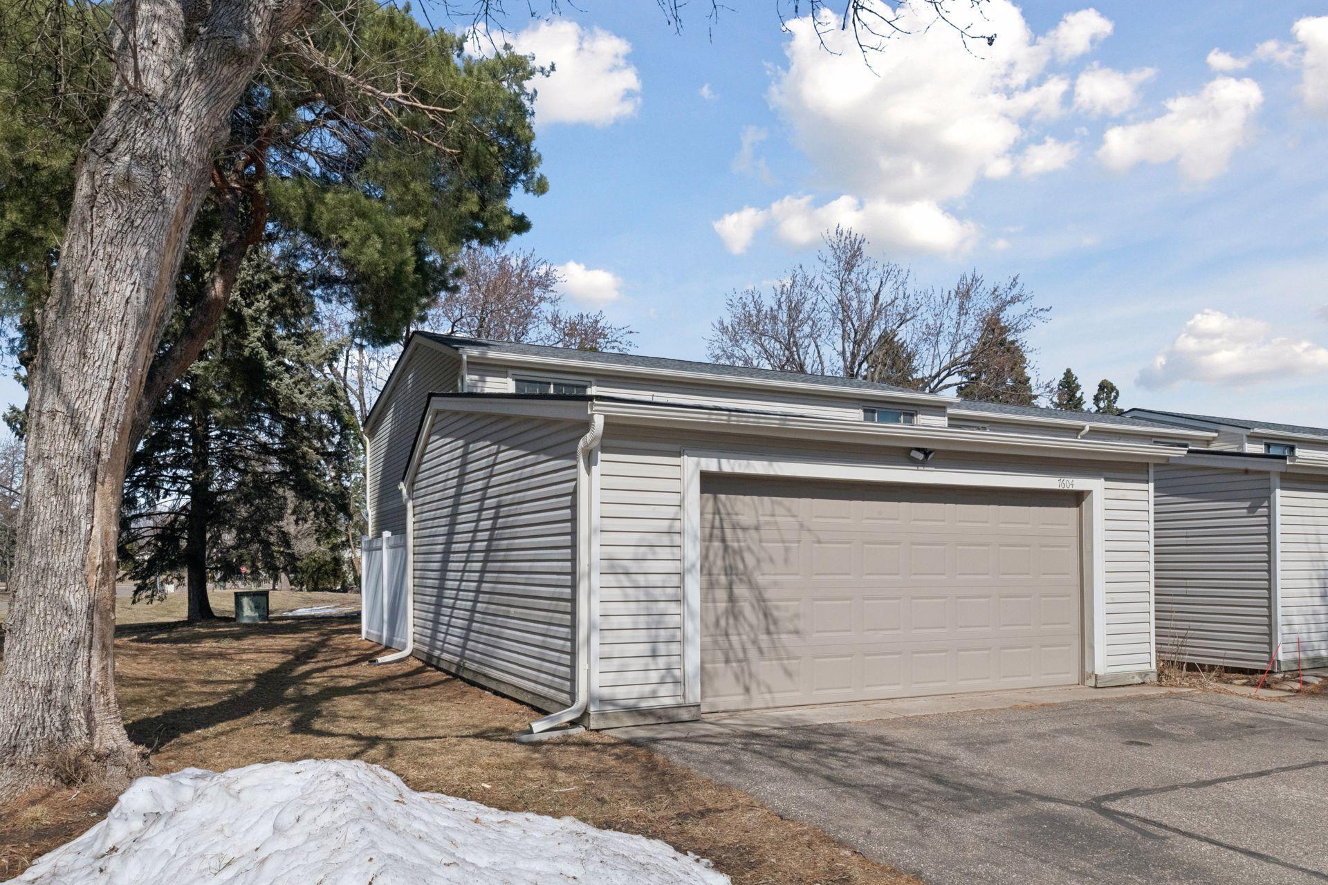 7604 Hampshire Ave N, Brooklyn Park, MN 55428