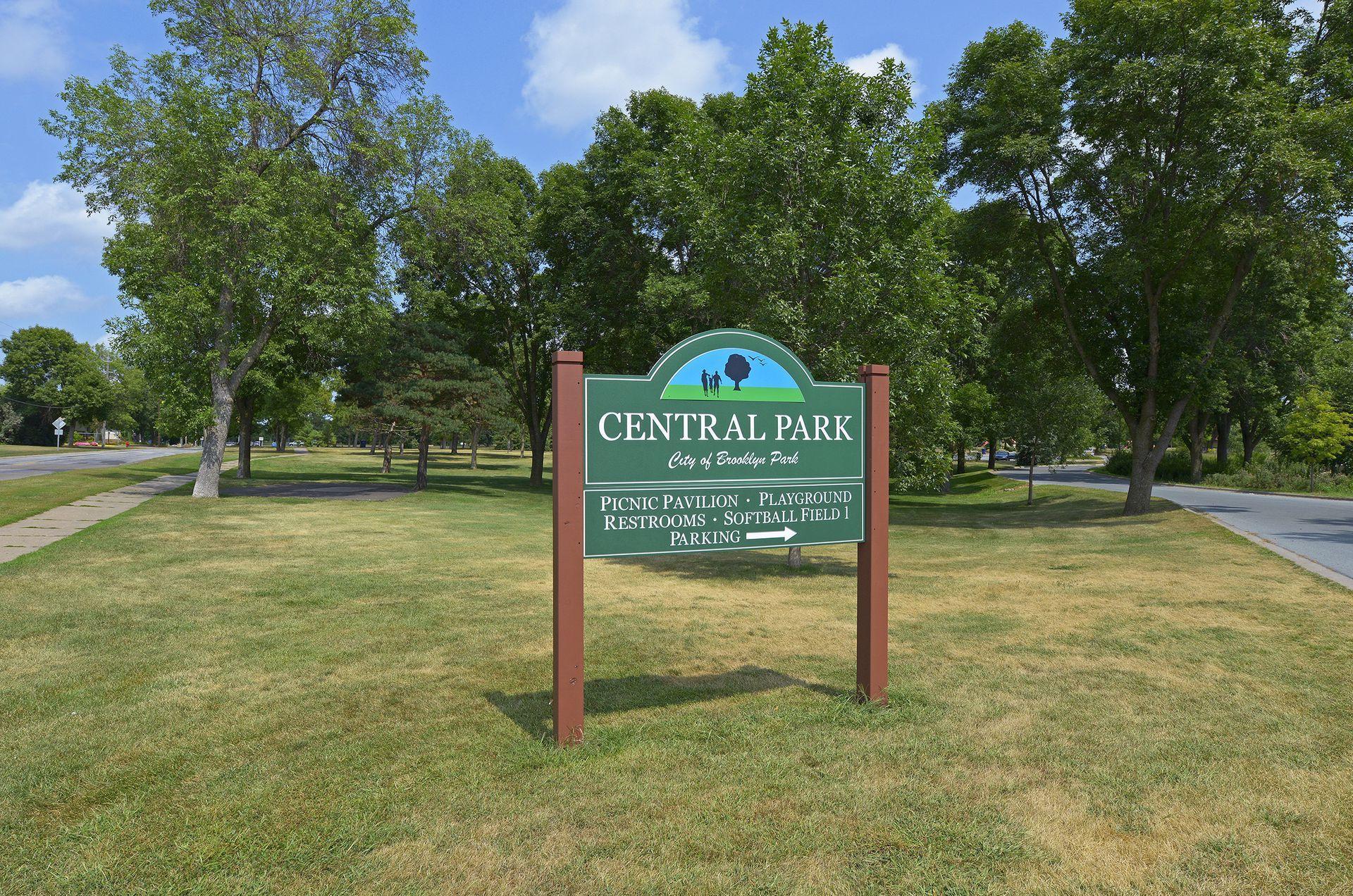 7604 Hampshire Ave N, Brooklyn Park, MN 55428