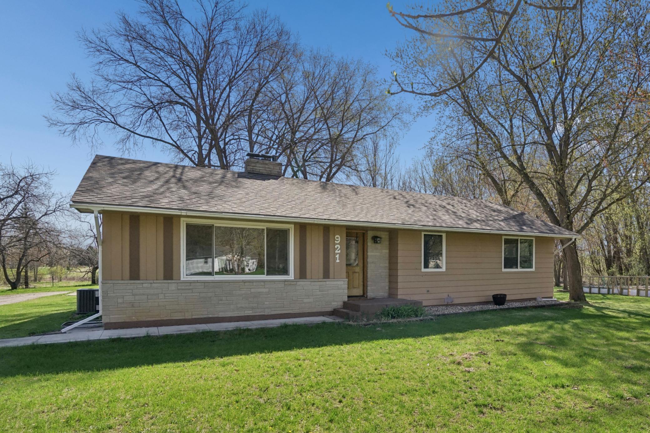 921 S Meadow Rd, Litchfield, MN 55355