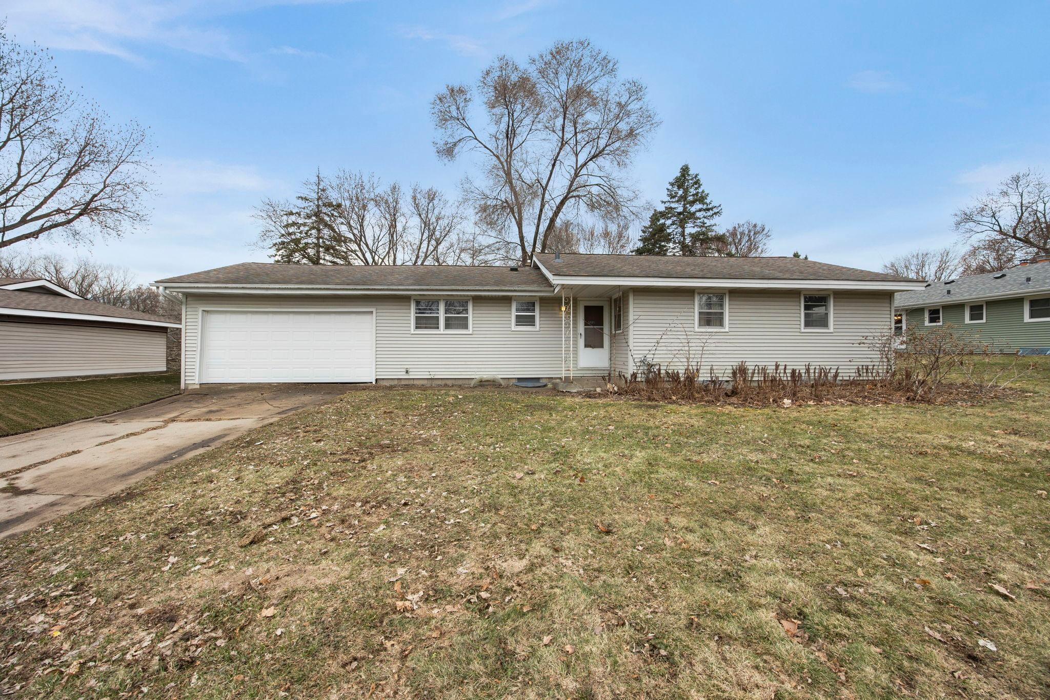 772 Creek Ave, Mendota Heights, MN 55120