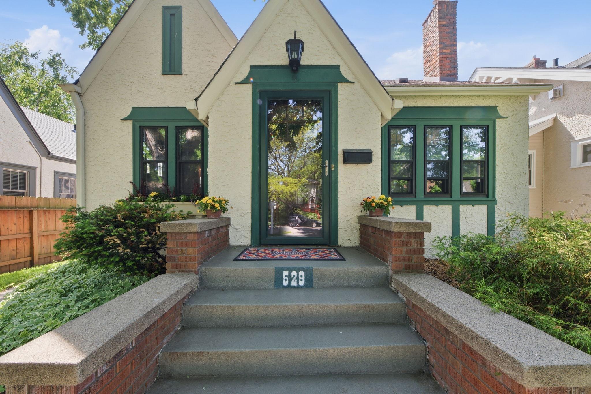 529 Saratoga St S, Saint Paul, MN 55116