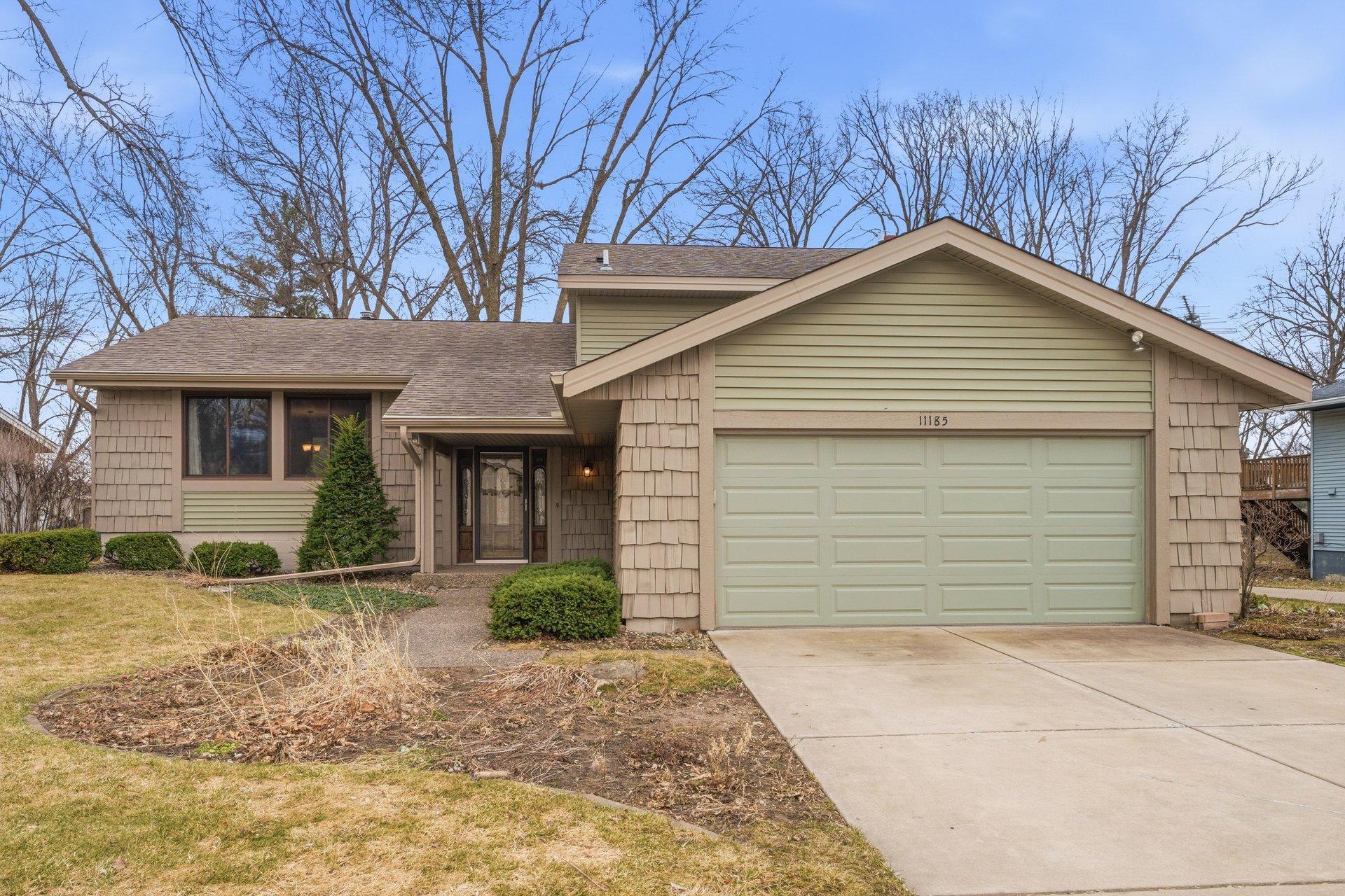 11185 Lanewood Cir, Eden Prairie, MN 55344