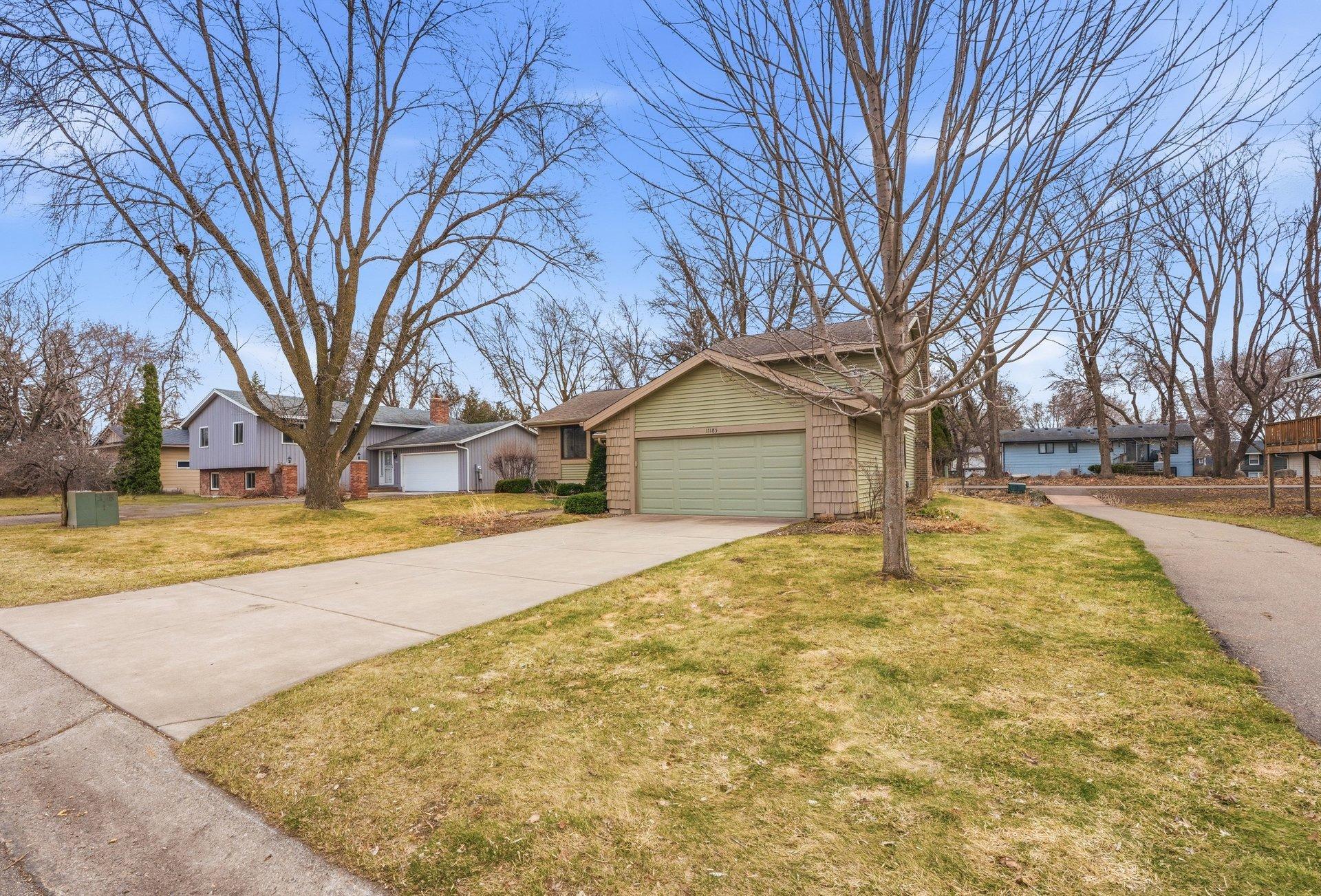 11185 Lanewood Cir, Eden Prairie, MN 55344