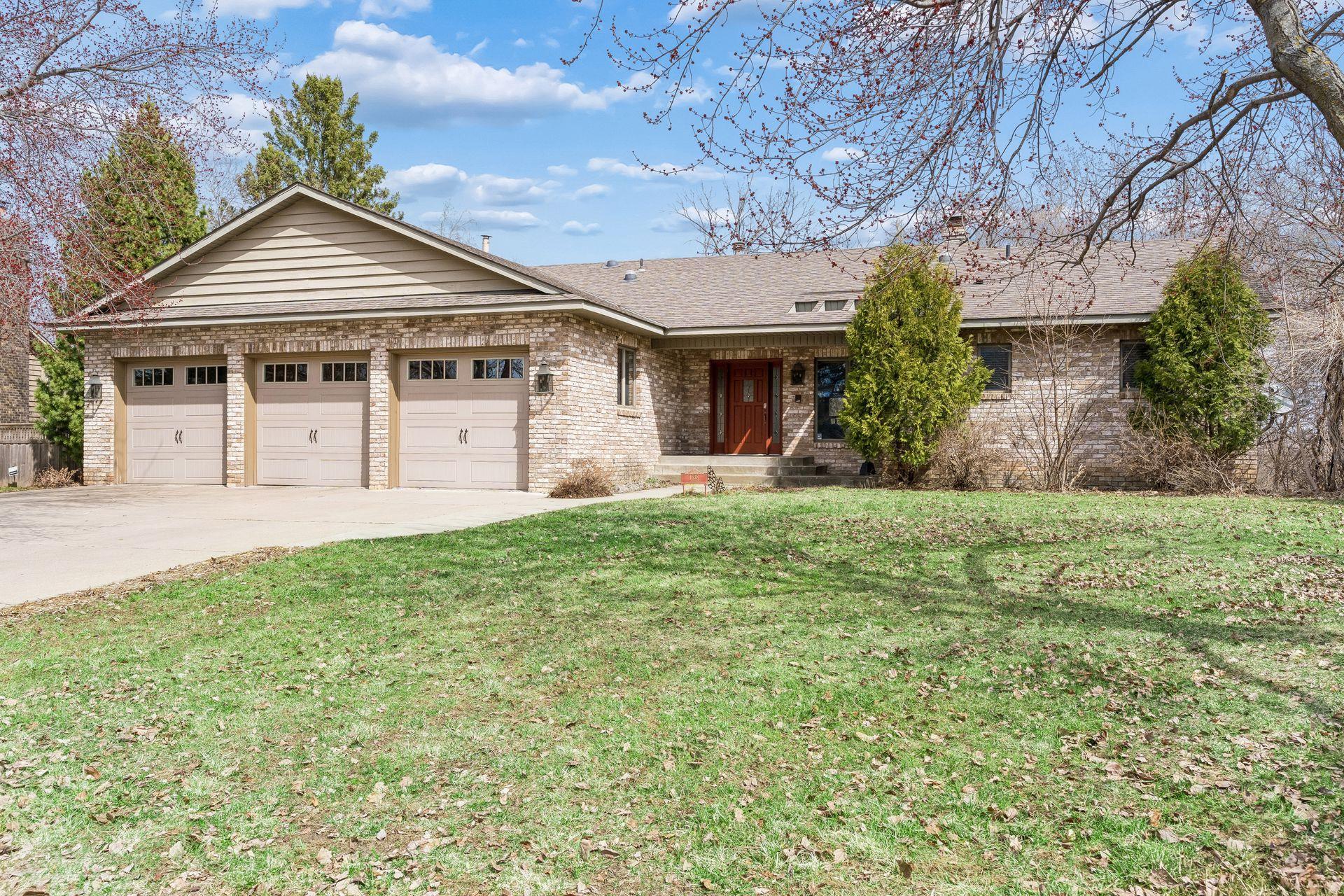 1638 Celia Rd, Mendota Heights, MN 55118