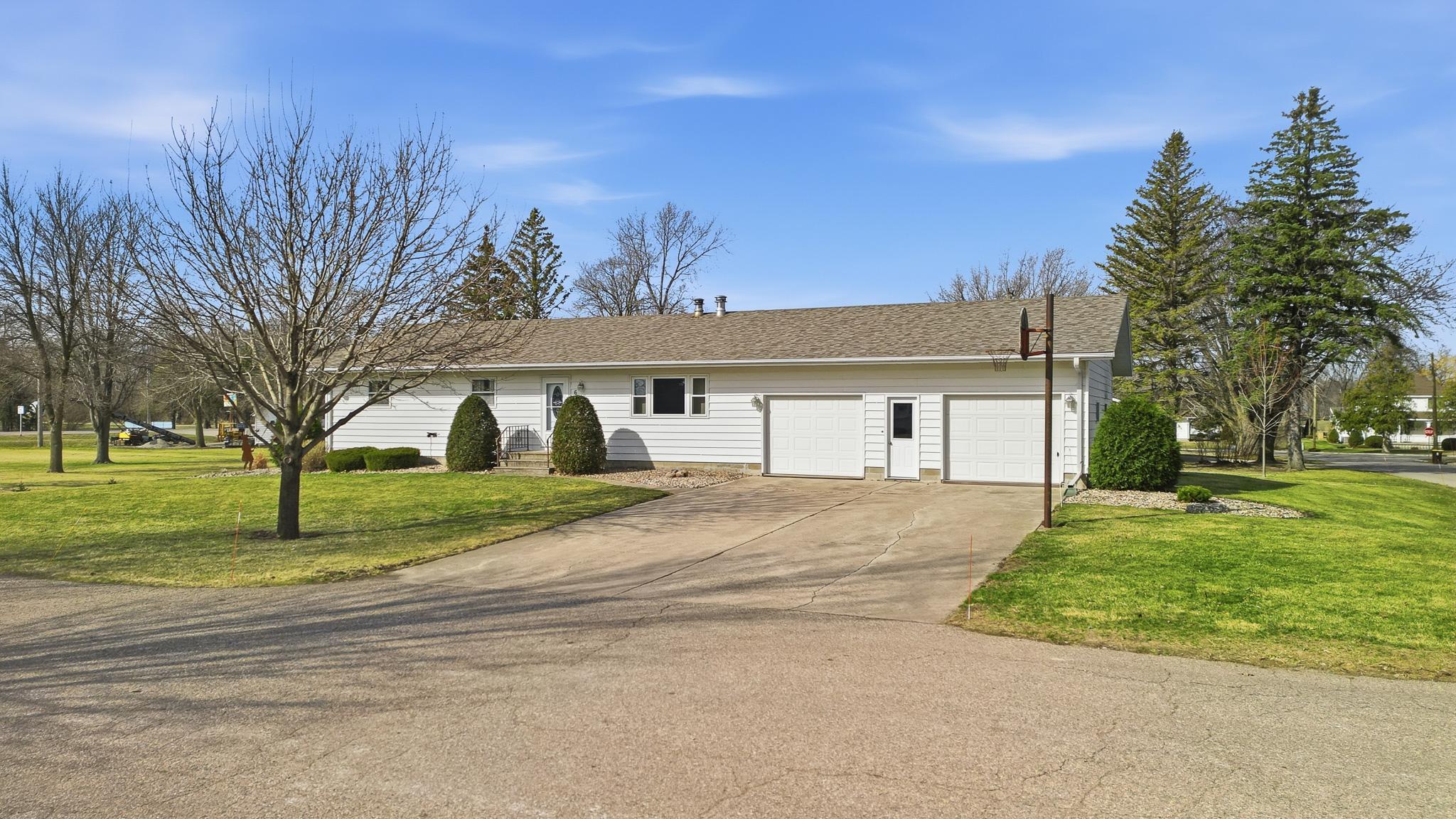 6 3rd St, Easton, MN 56025