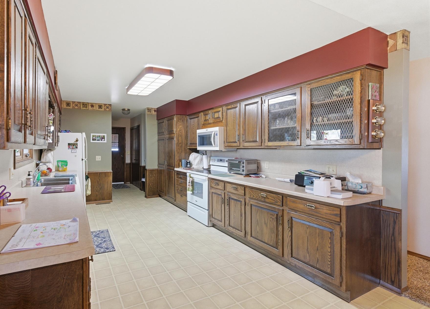 6 3rd St, Easton, MN 56025