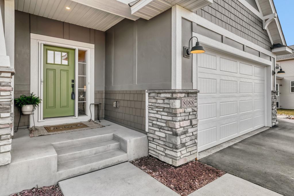 8088 Haywood Dr, Lino Lakes, MN 55014