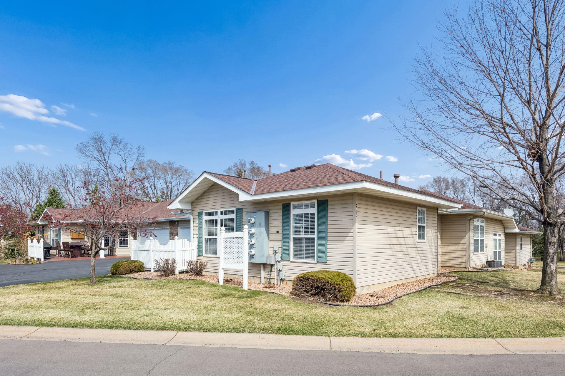 806 Roundhouse St, Shakopee, MN 55379