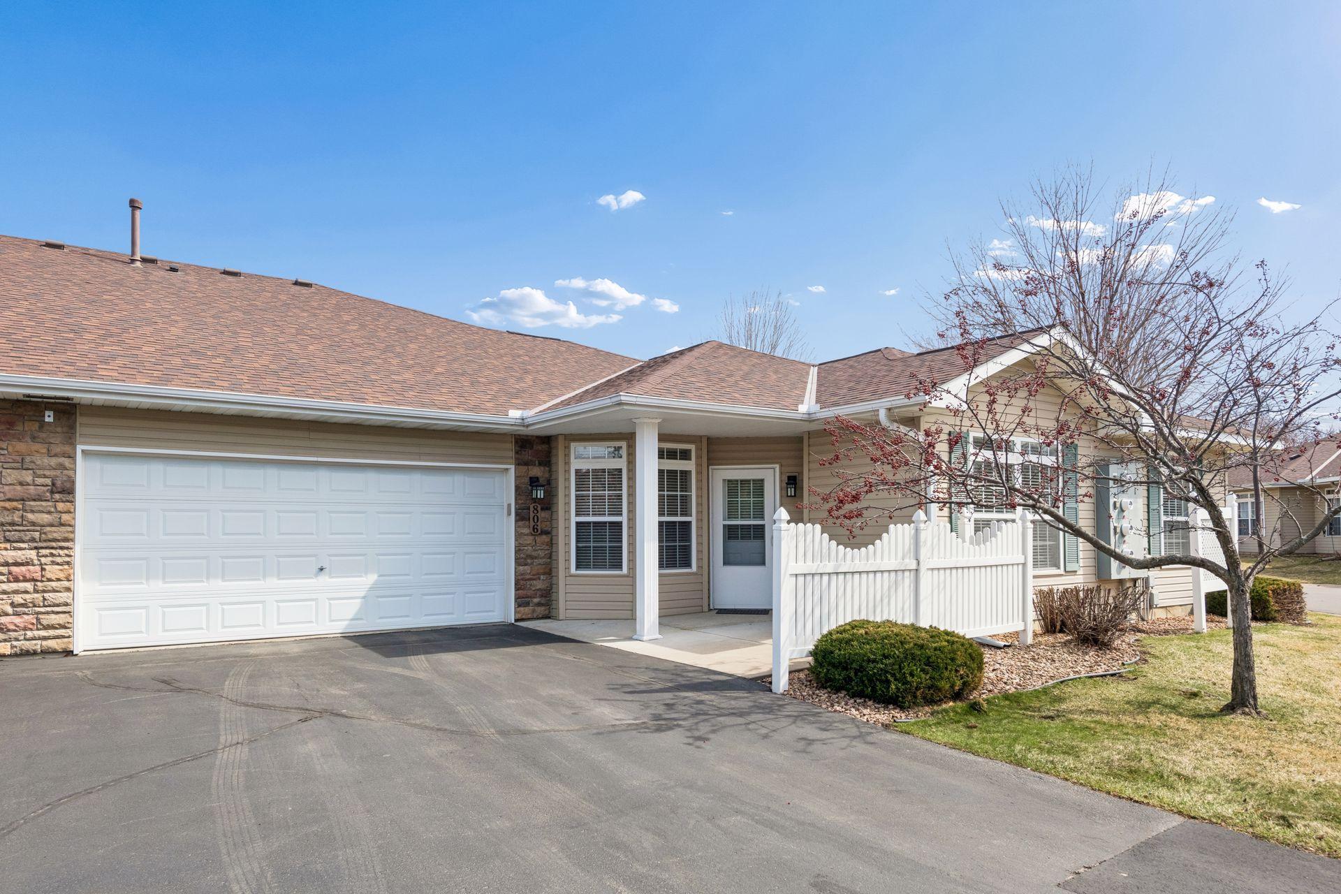 806 Roundhouse St, Shakopee, MN 55379