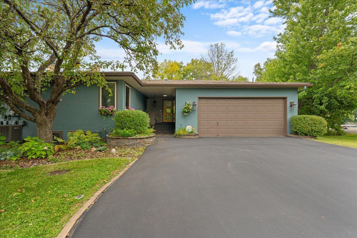 302 Pleasant Knolls, Center City, MN 55012
